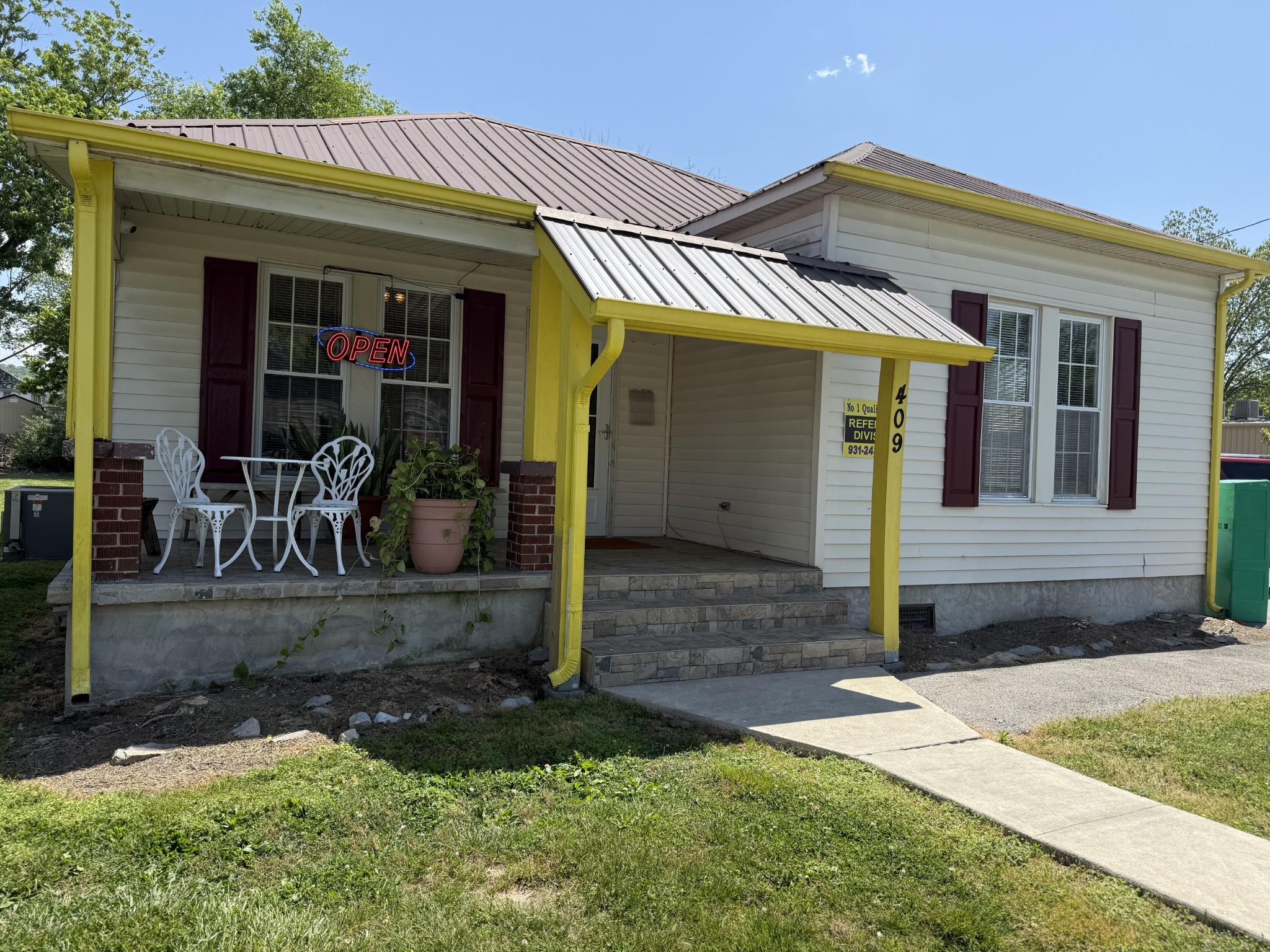 409 Brown St Property Photo 1
