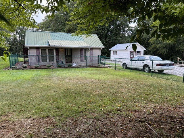 303 S Riverside Dr Property Photo 1
