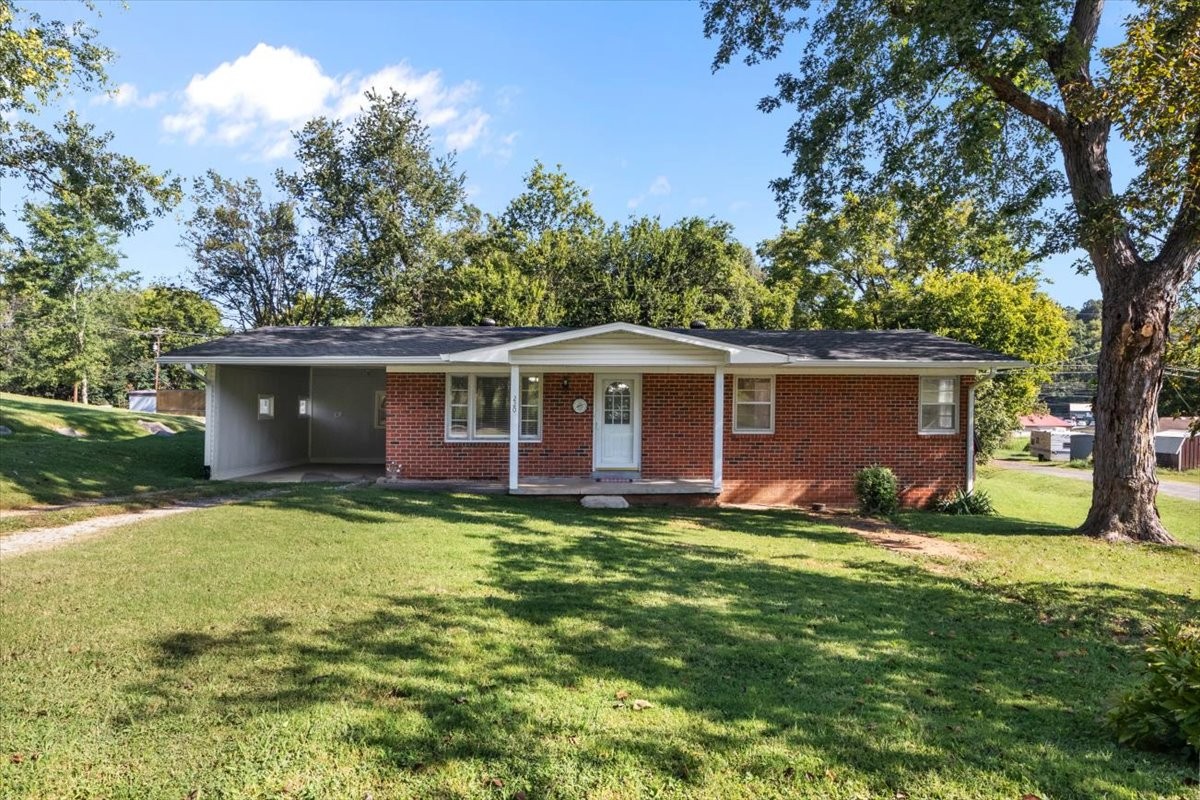 220 Roby Dr Property Photo 1