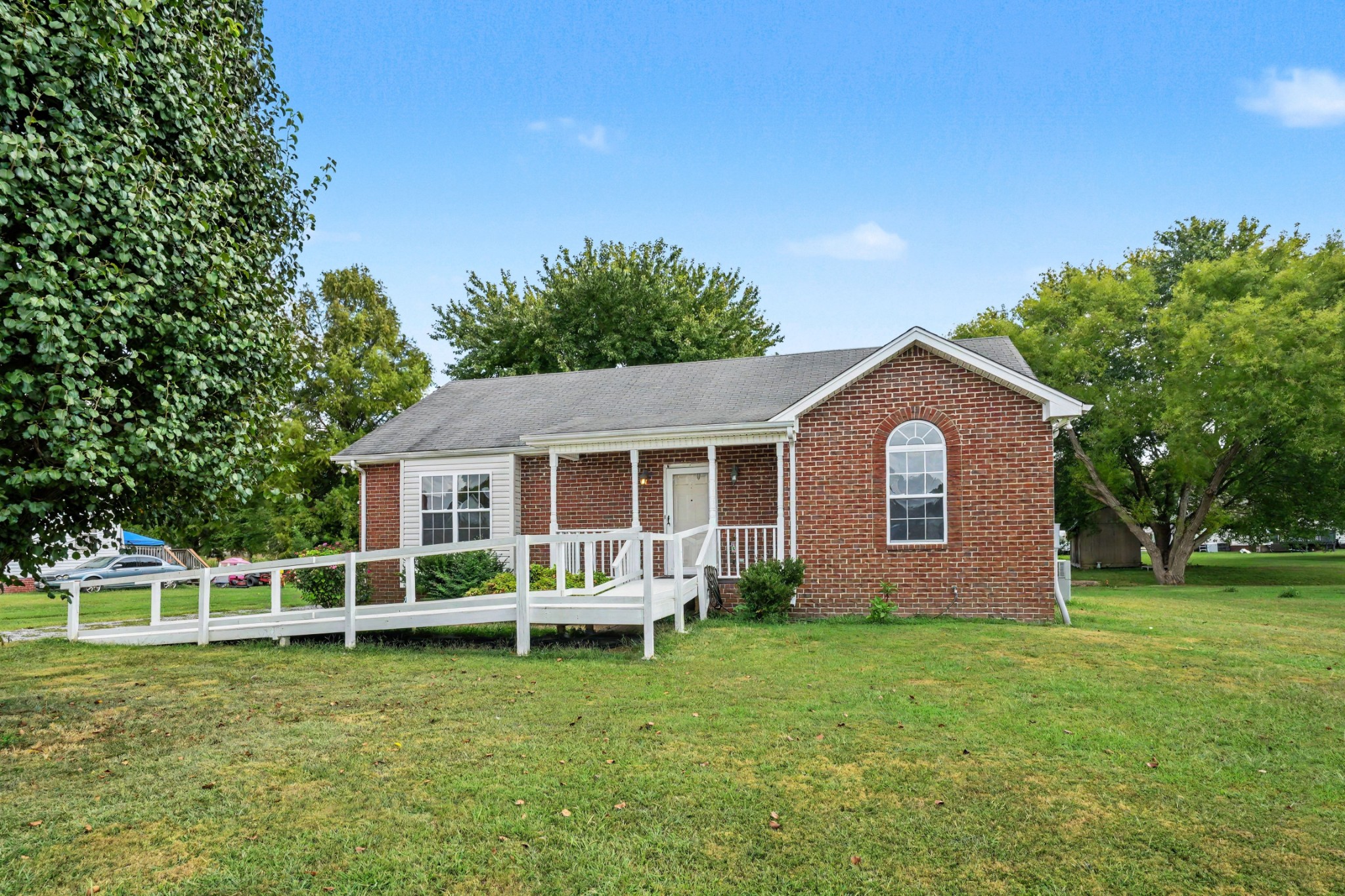 107 Kenwood Dr Property Photo 1