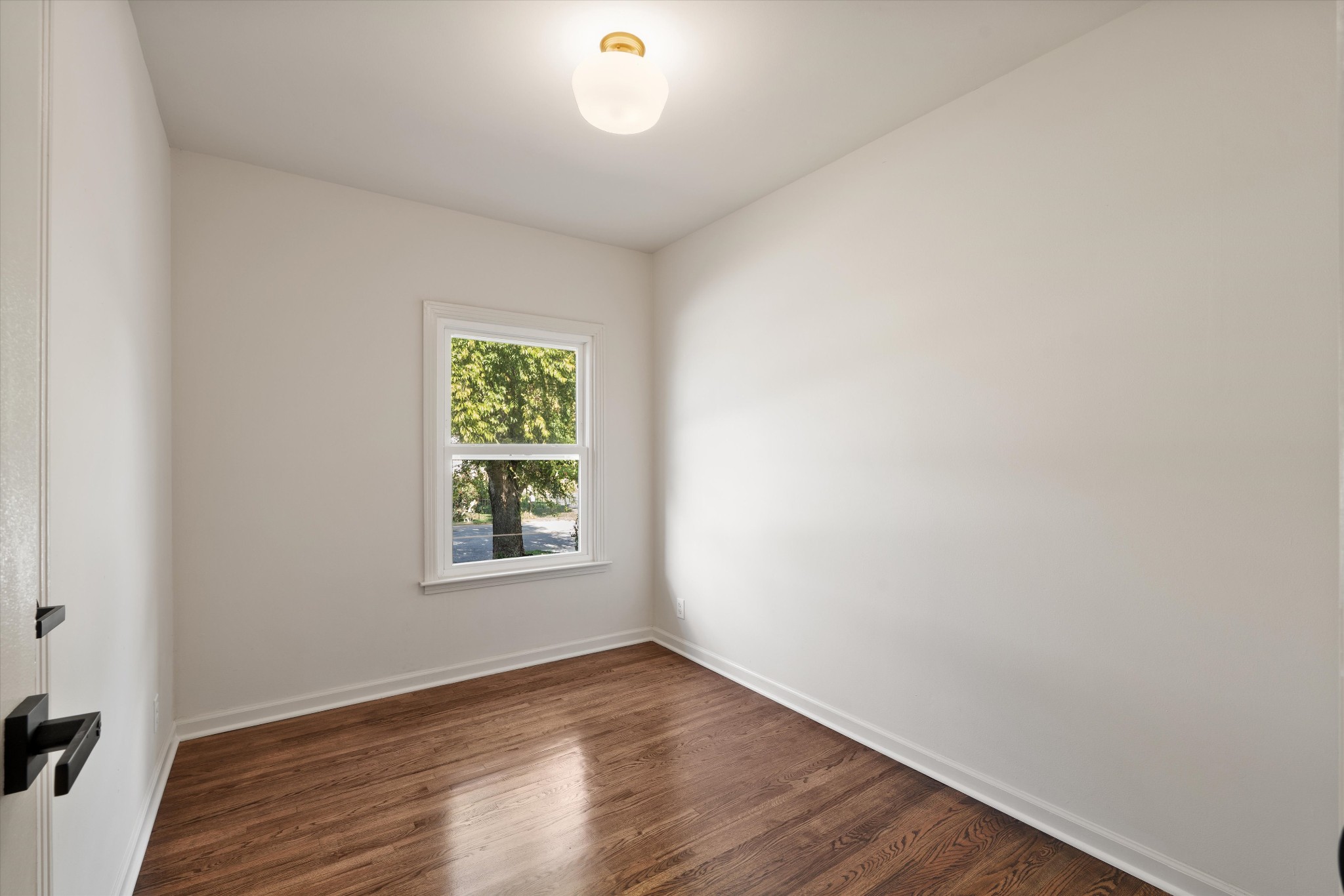 640 James Ave Property Photo 26