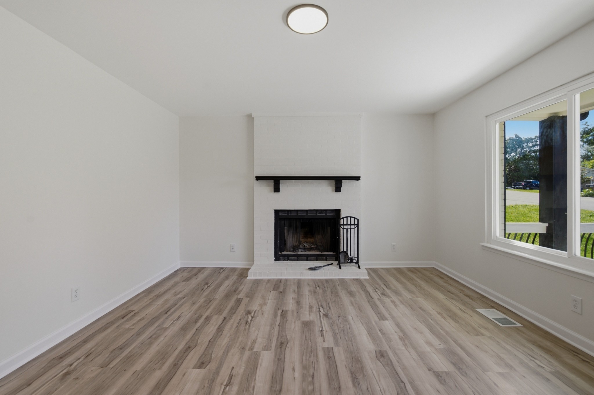 4321 Valley Grove Dr Property Photo 5