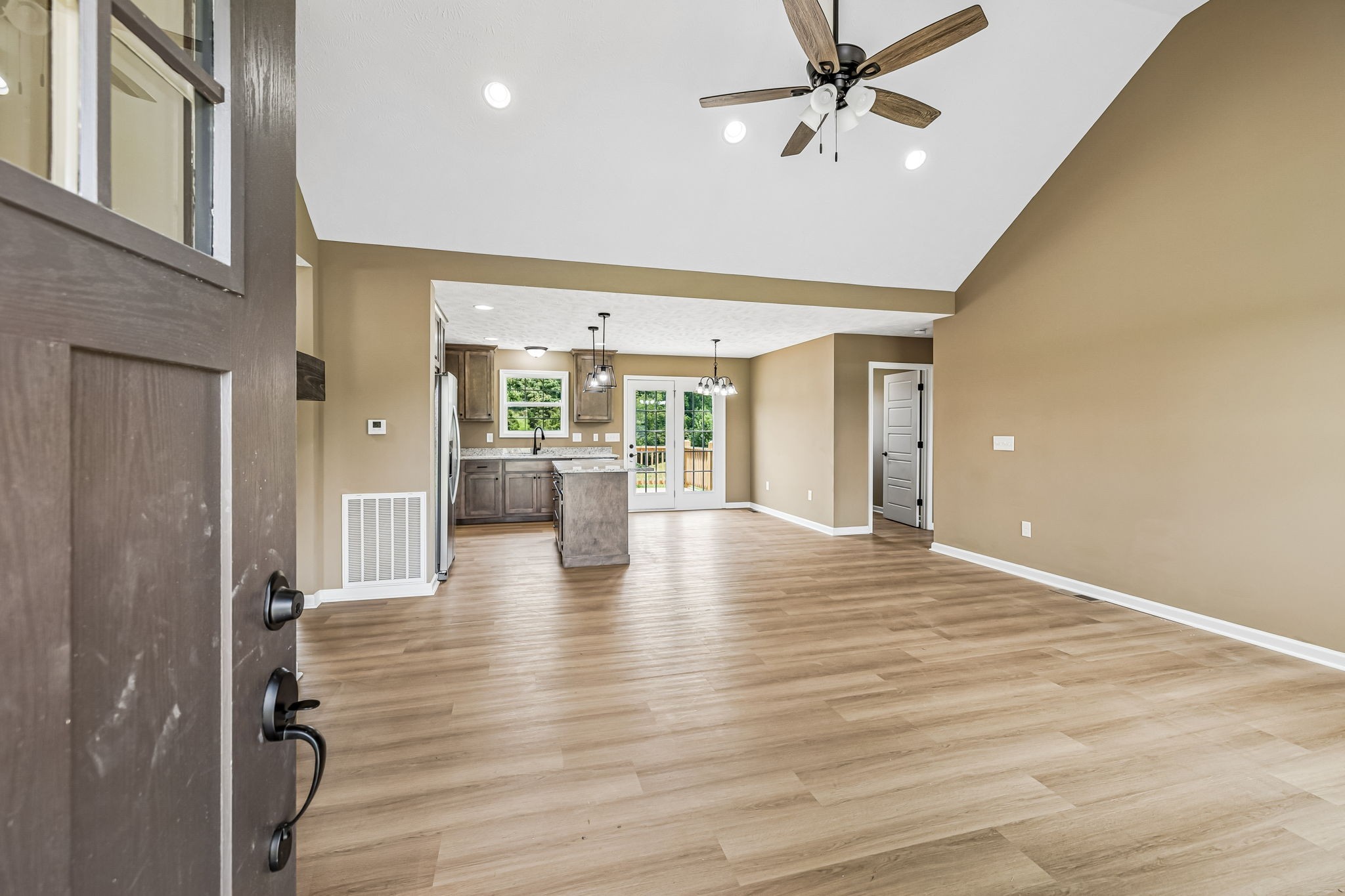 32 Iris Way Property Photo 4