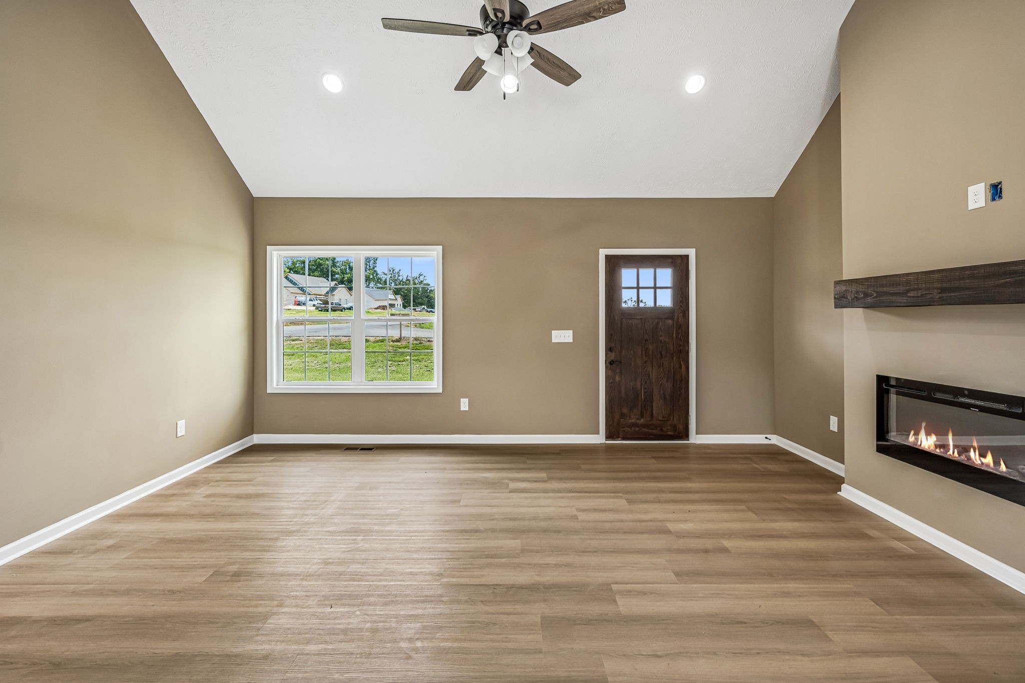 32 Iris Way Property Photo 5