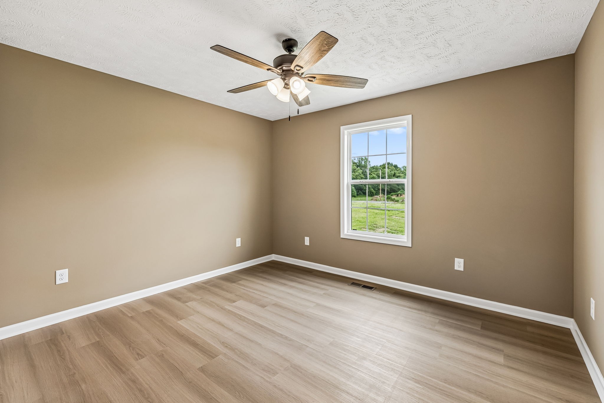 32 Iris Way Property Photo 21
