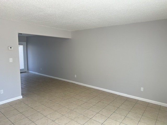 2075 Clingan Dr, Nw Property Photo 2