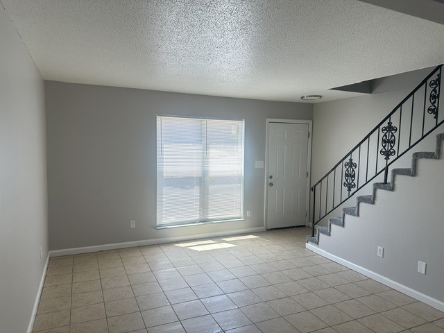 2075 Clingan Dr, Nw Property Photo 3