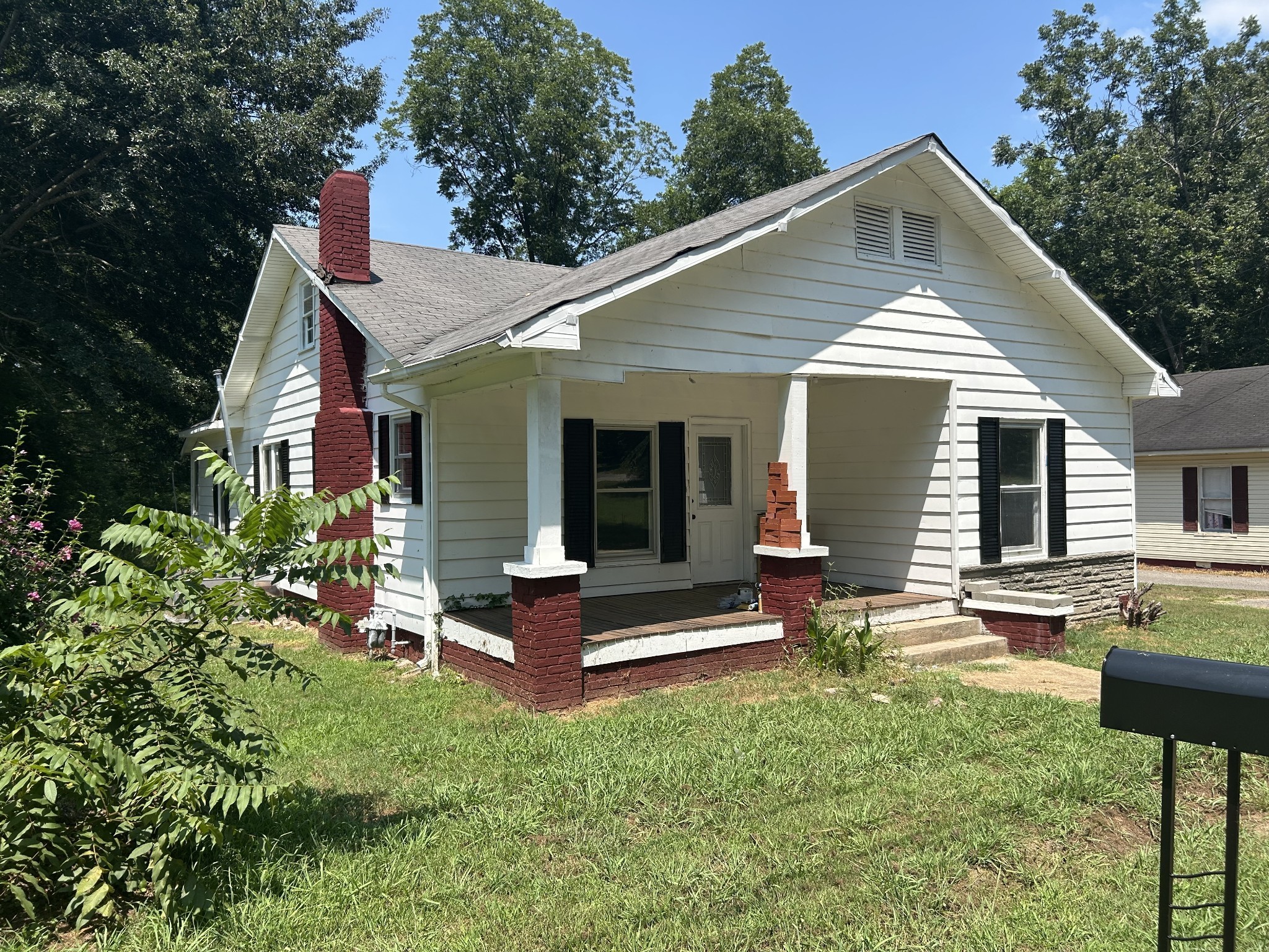 107 Hemlock St Property Photo 1