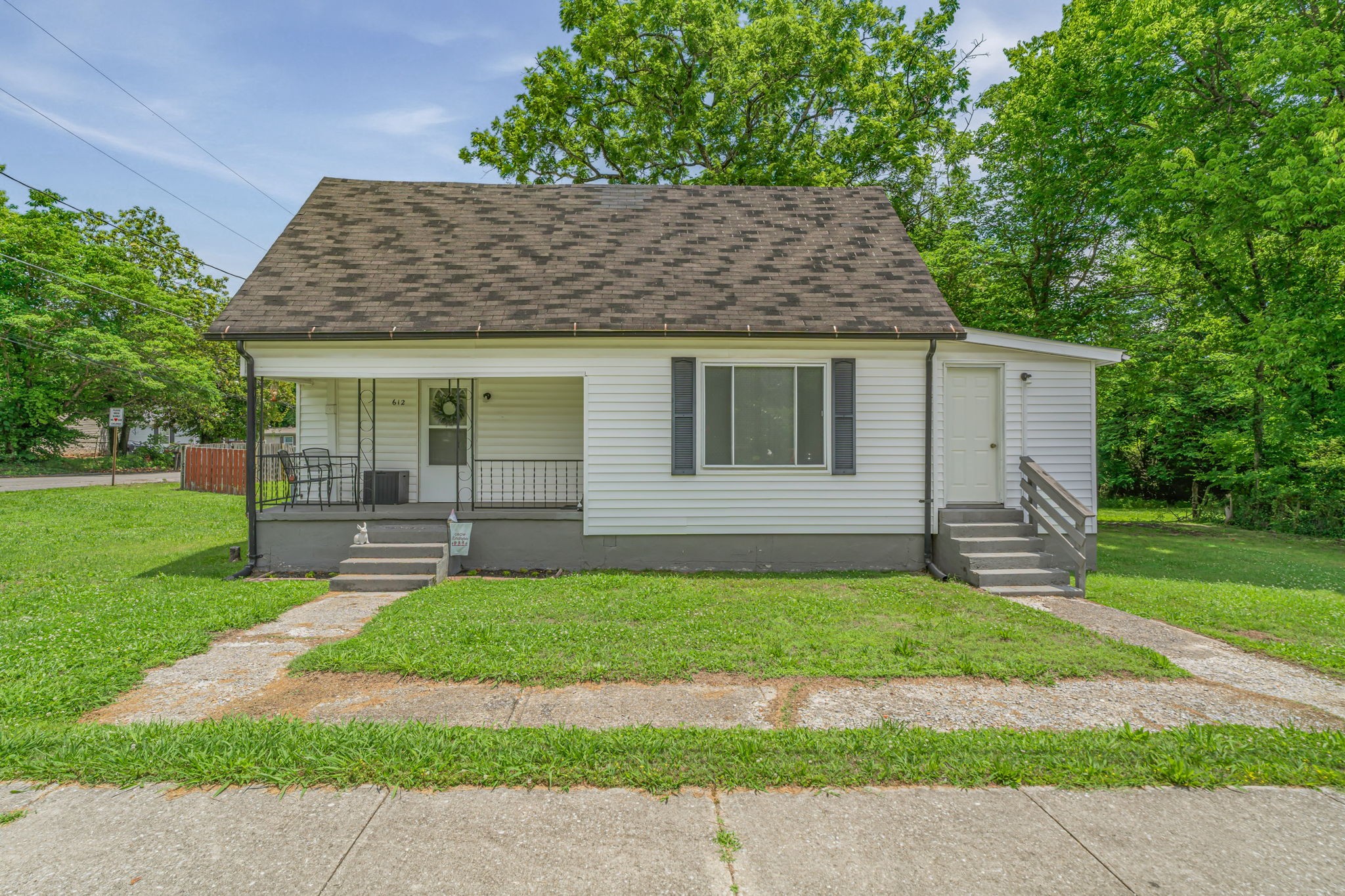 612 W Strang St Property Photo 1