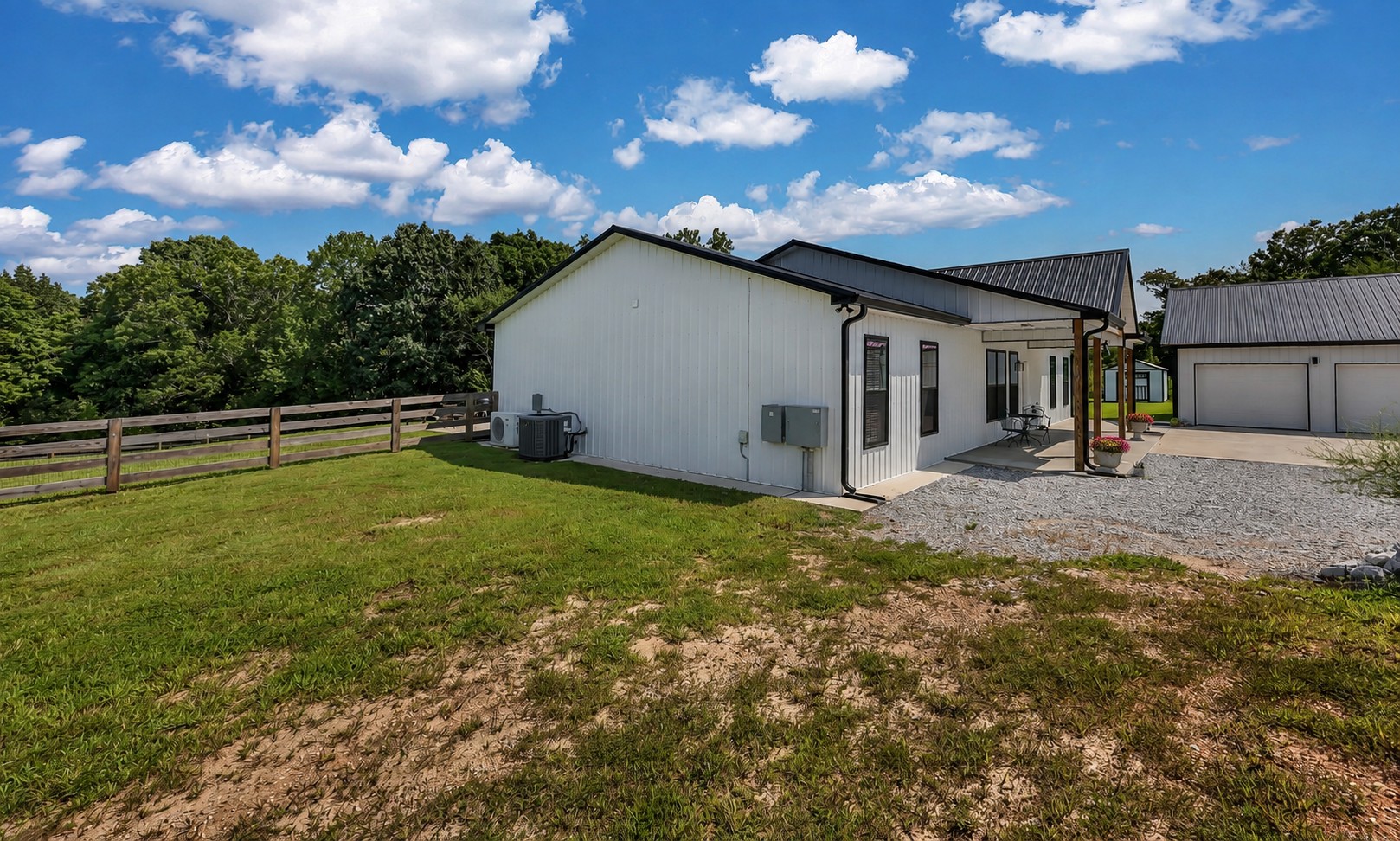 2049 Conatser Rd Property Photo 6