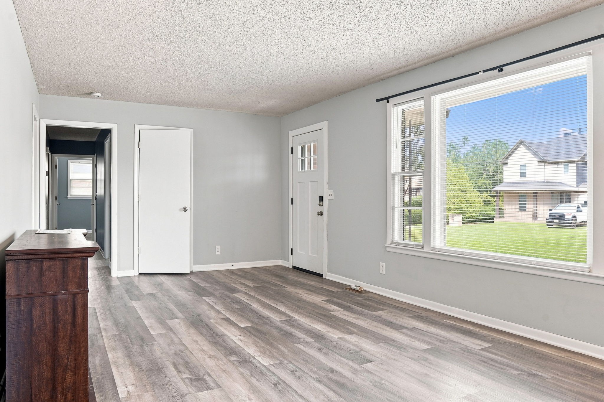 736 Roman Dr Property Photo 6
