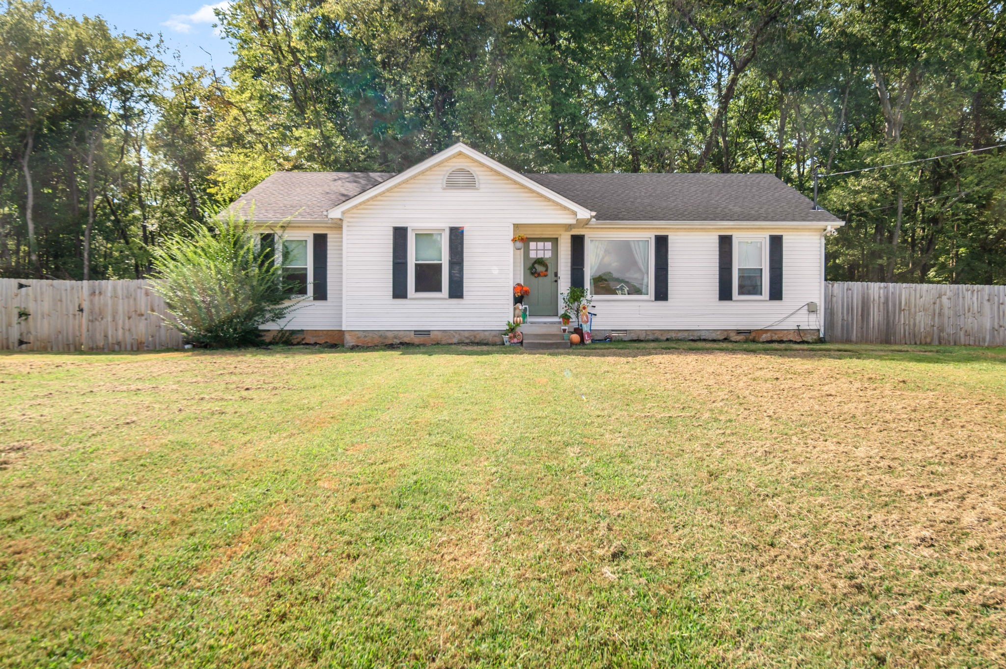 2446 Canterbury Chase Property Photo 1