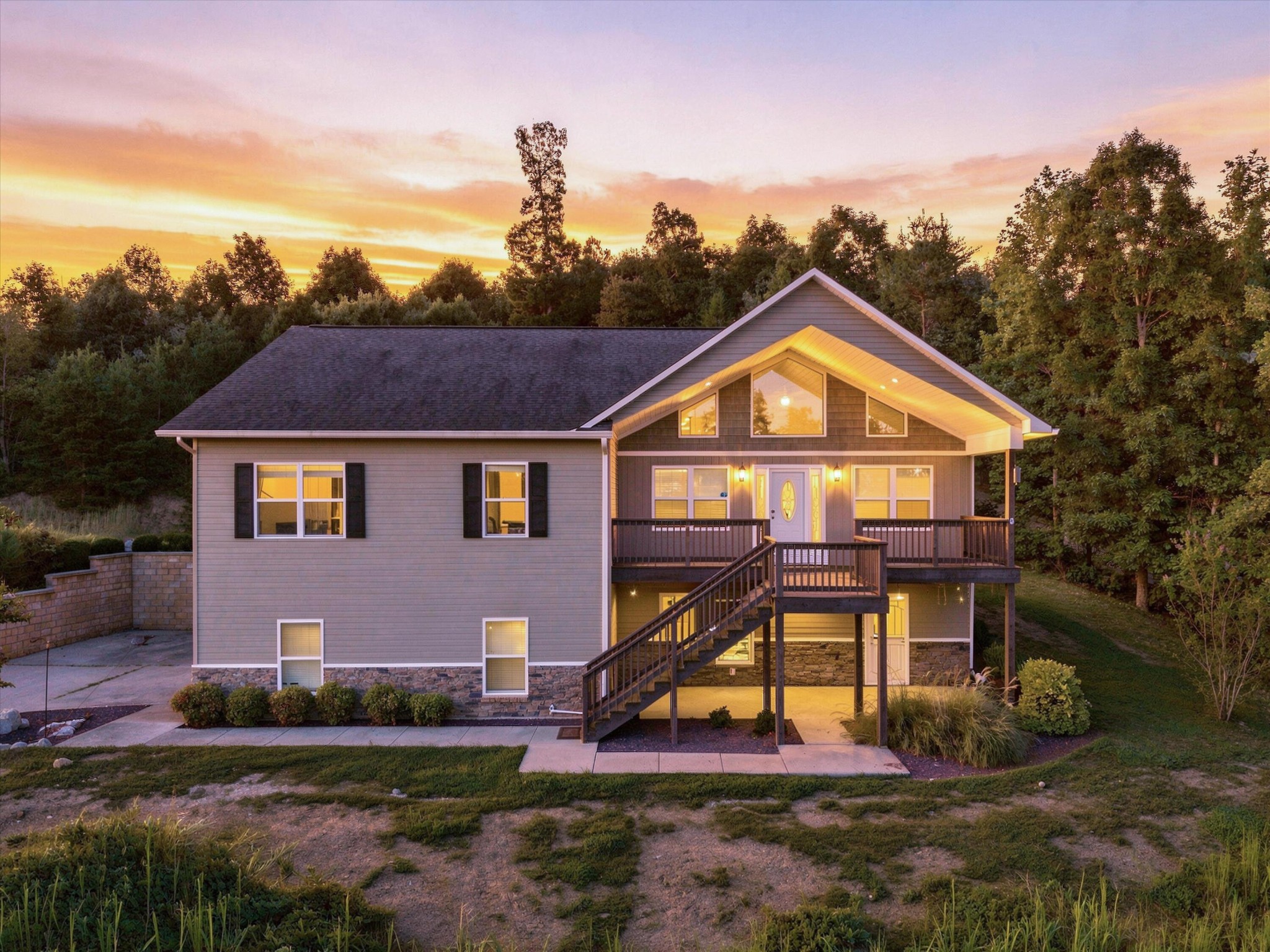 365 Meadowbrook Lane Property Photo 1