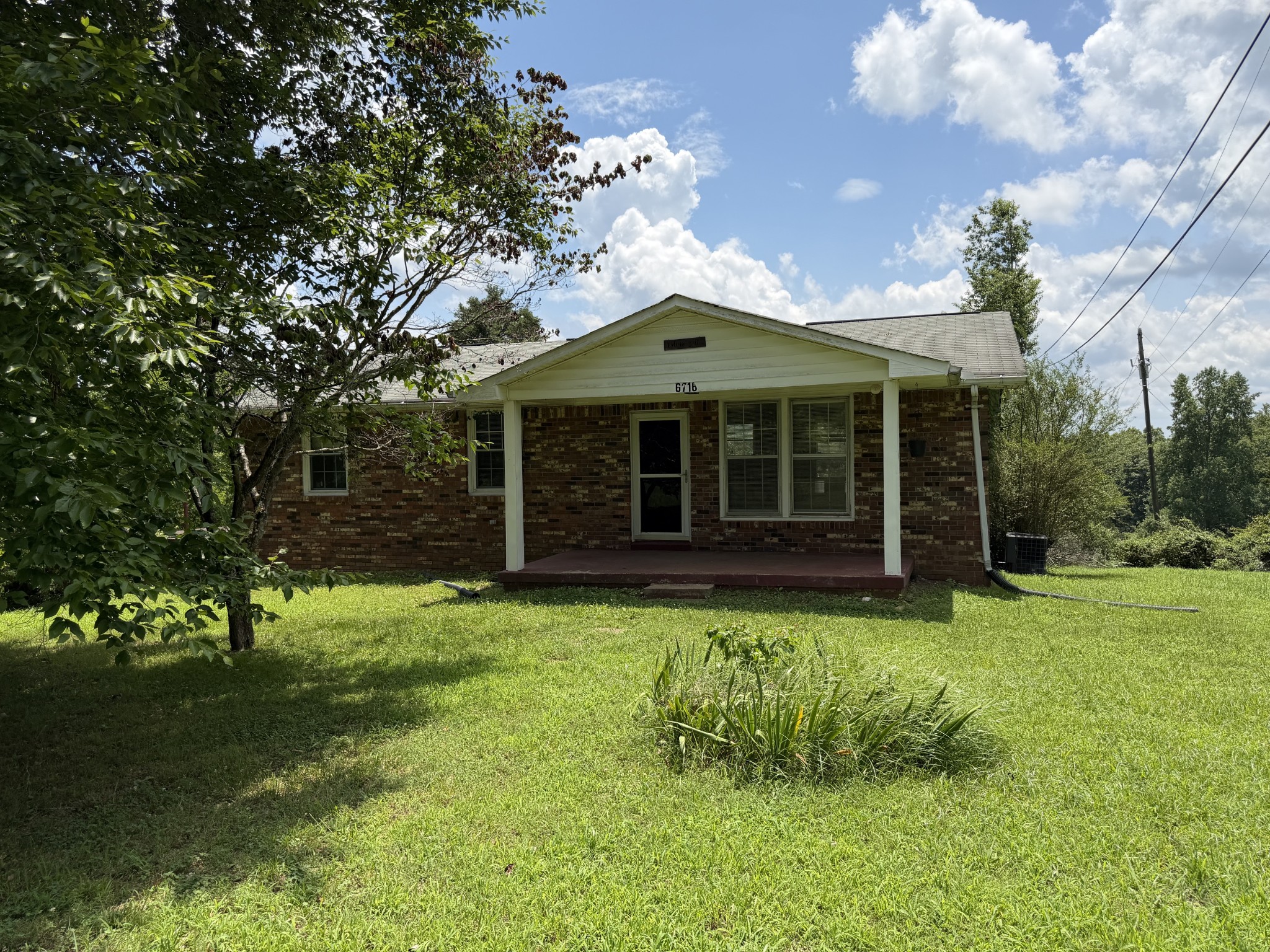 6716 Brown Hollow Rd Property Photo 1