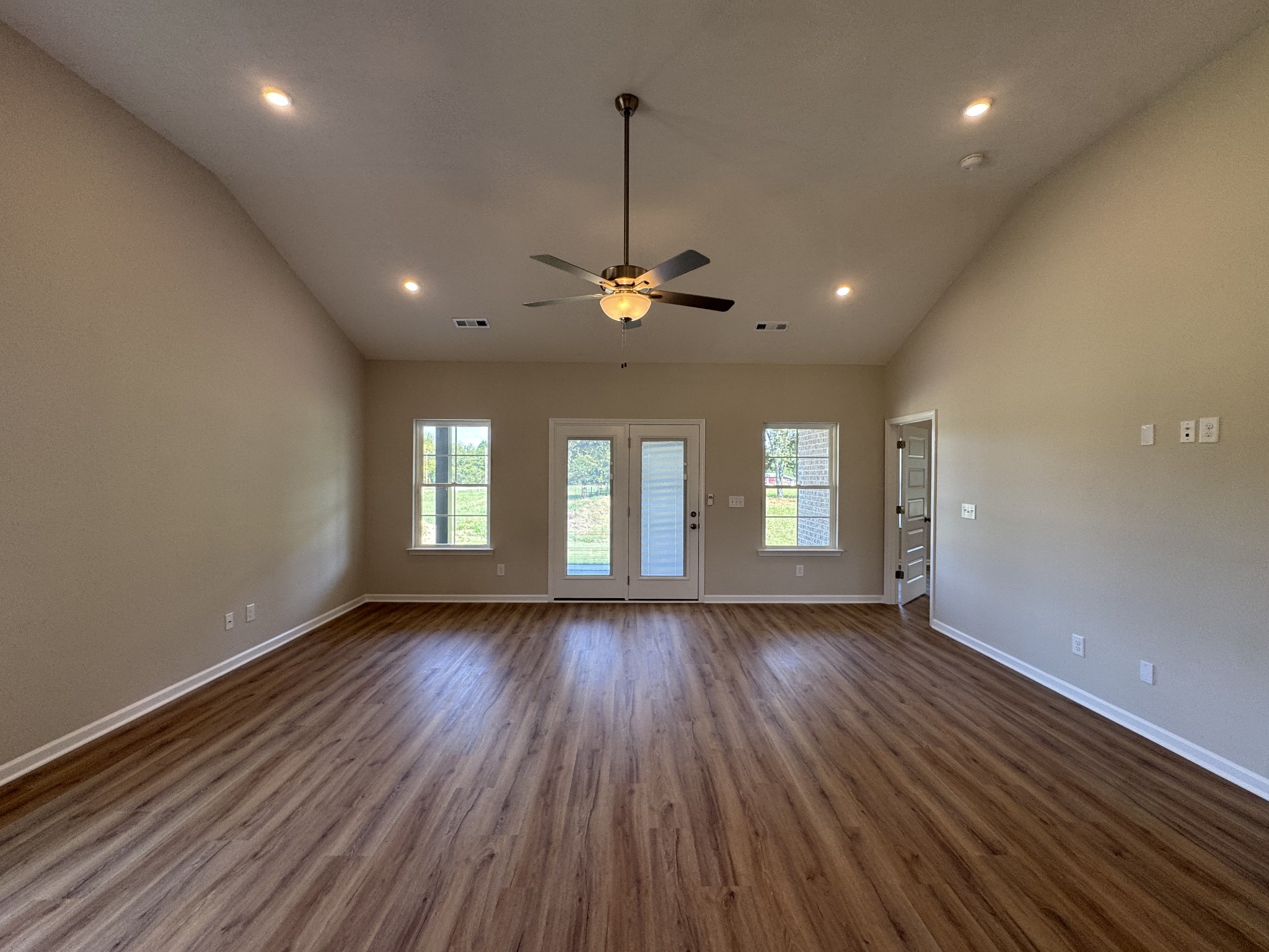 92 Laurel View St Property Photo 5