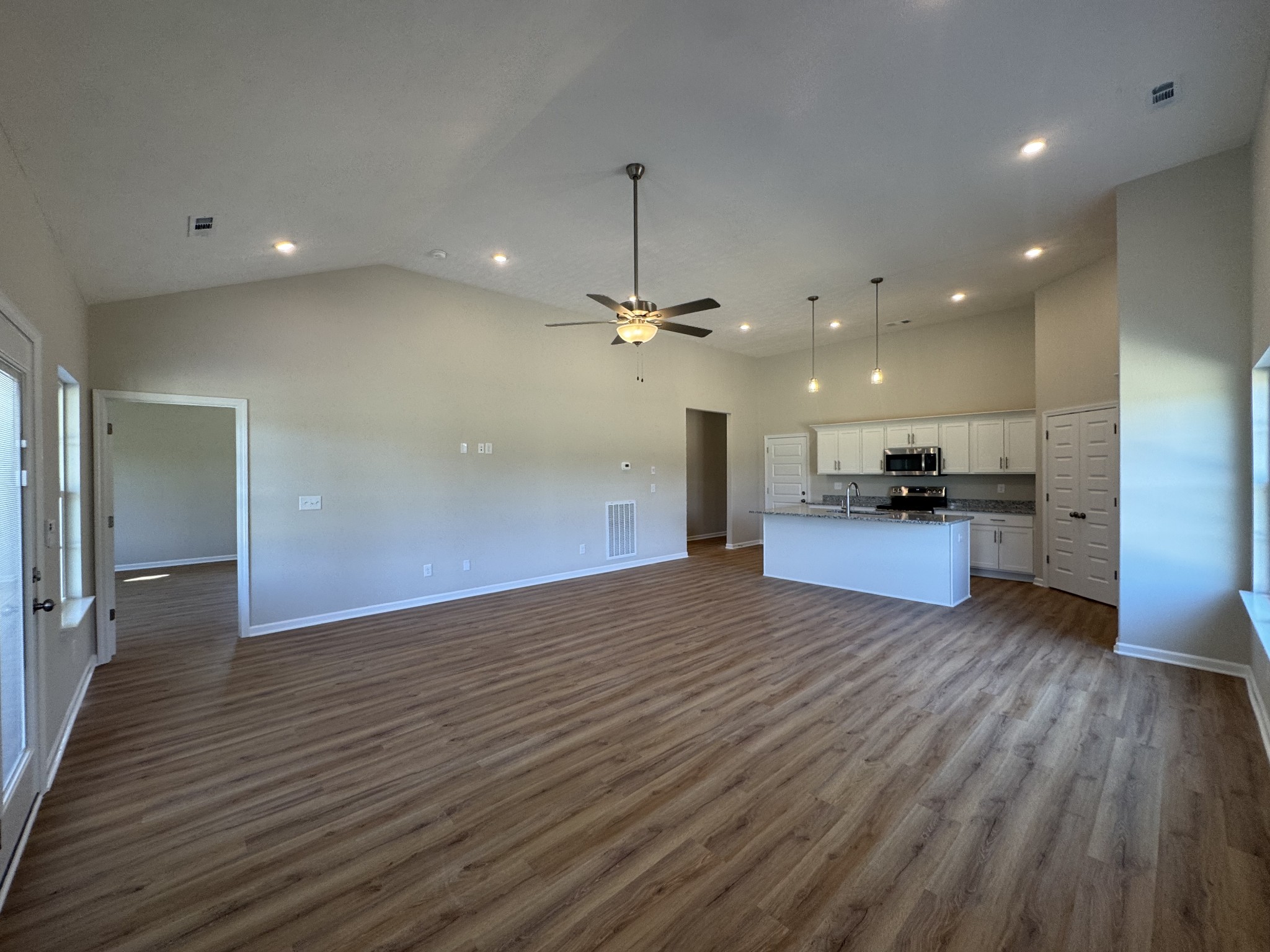 92 Laurel View St Property Photo 6