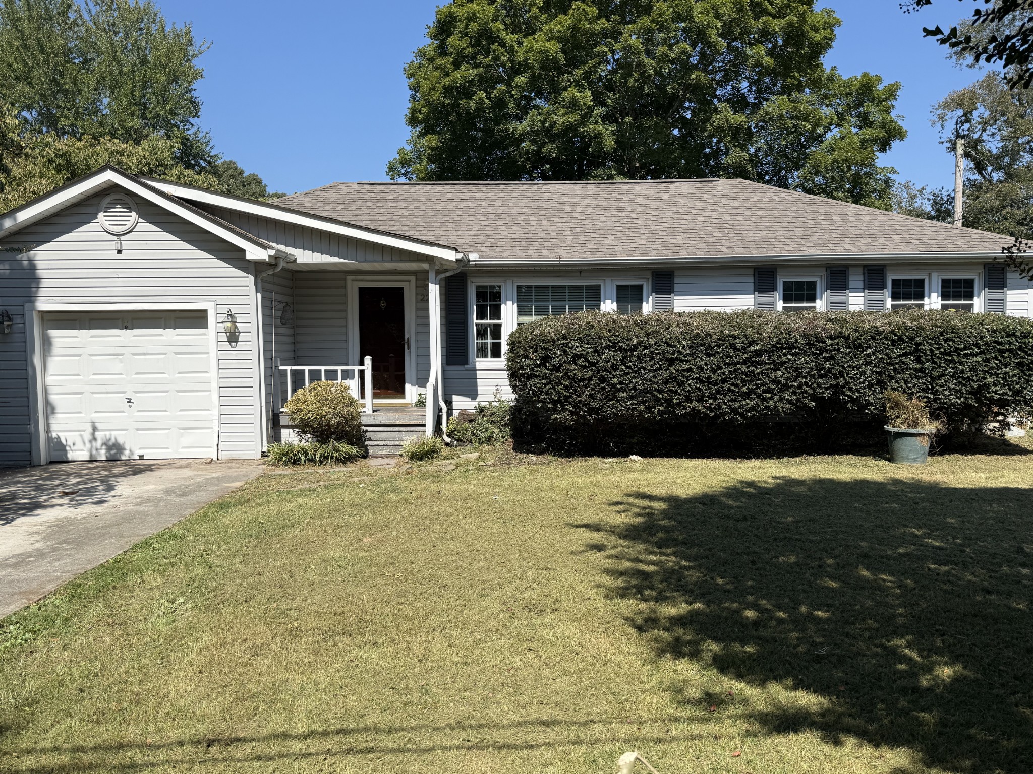 220 Kenneth St Property Photo 1