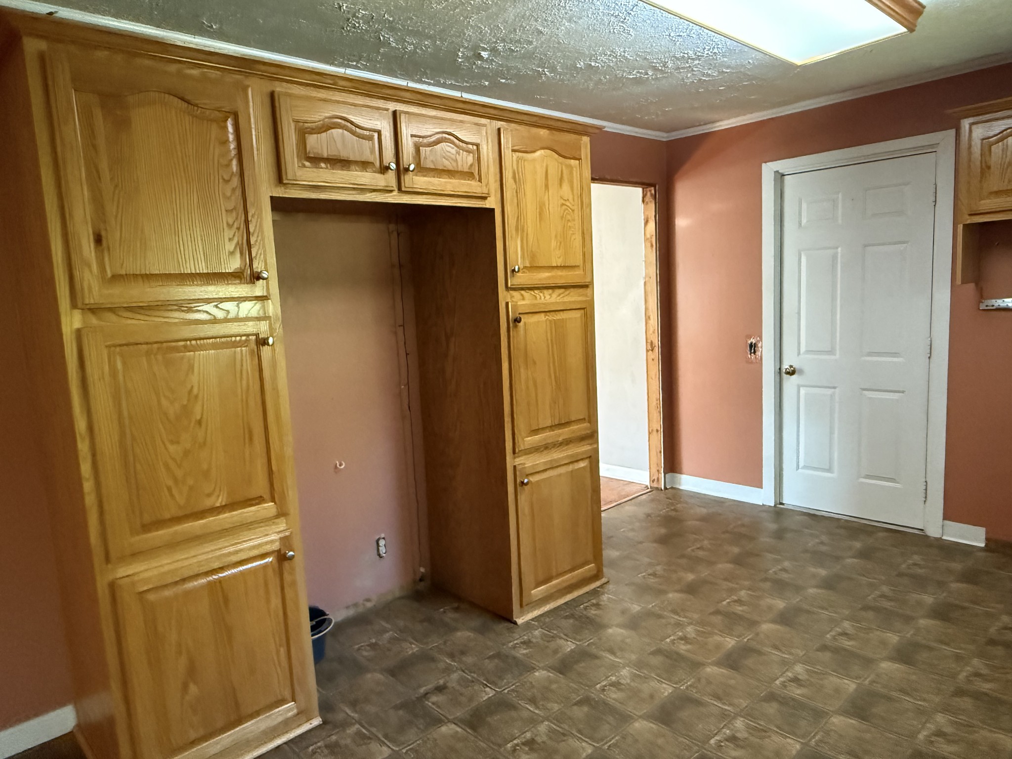 220 Kenneth St Property Photo 5