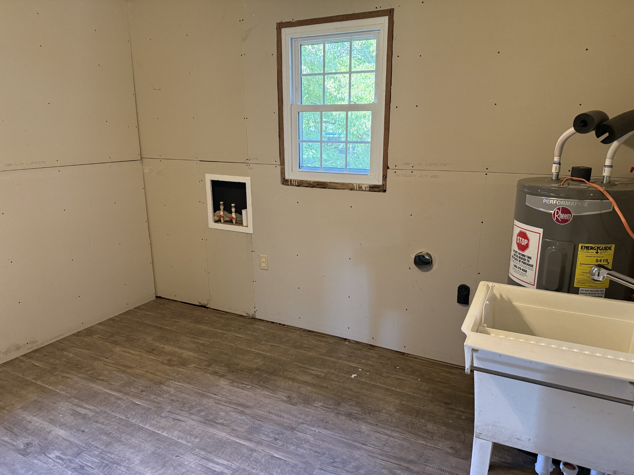 220 Kenneth St Property Photo 6
