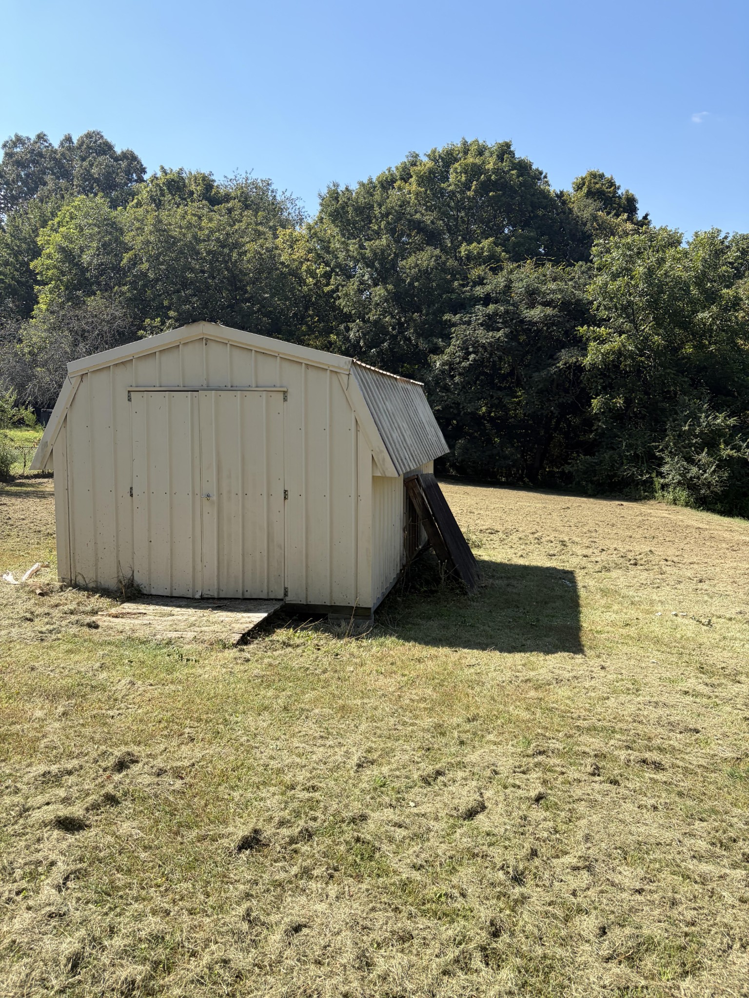 220 Kenneth St Property Photo 12