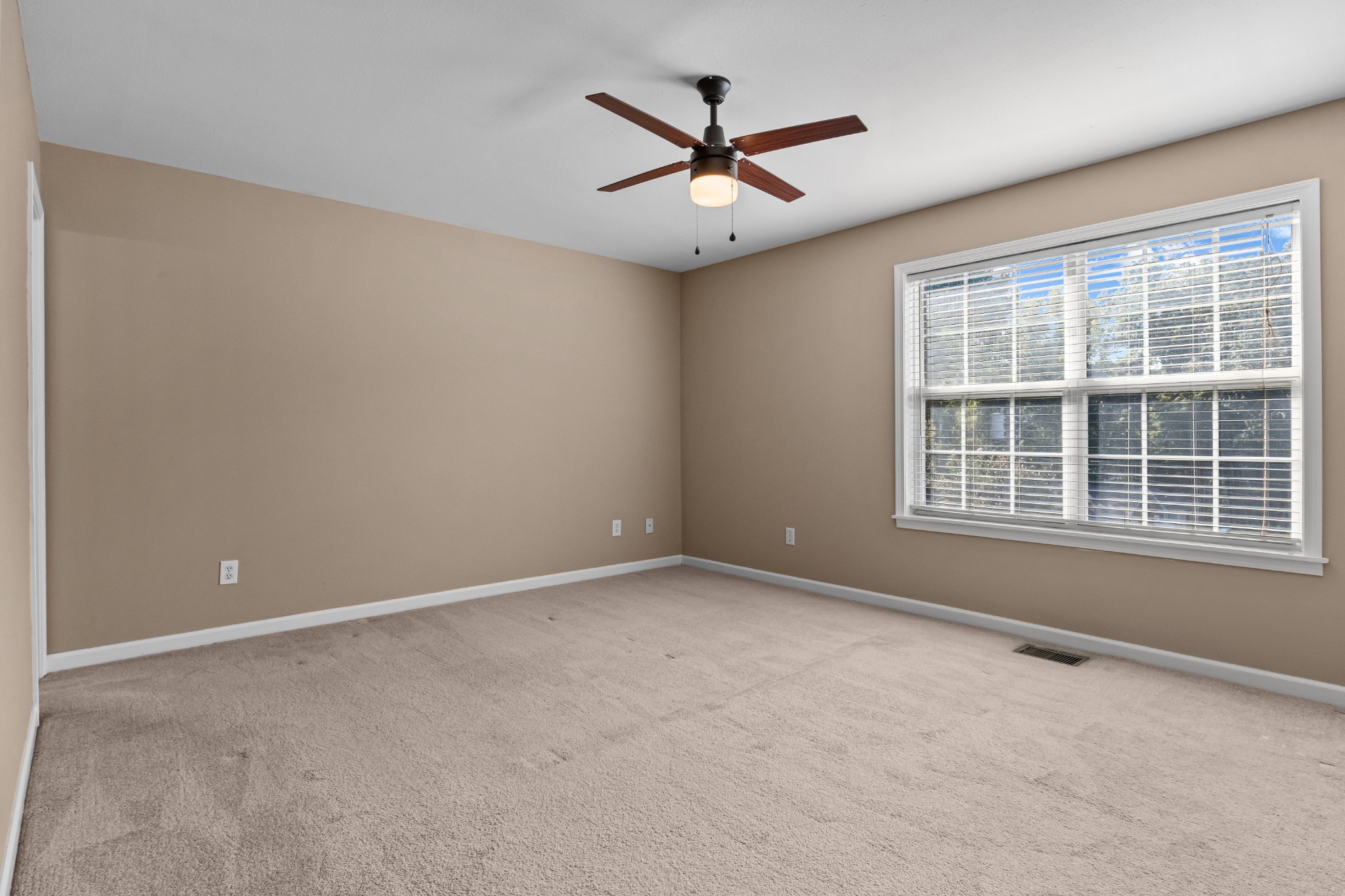 111 Eastdale Ln Property Photo 25