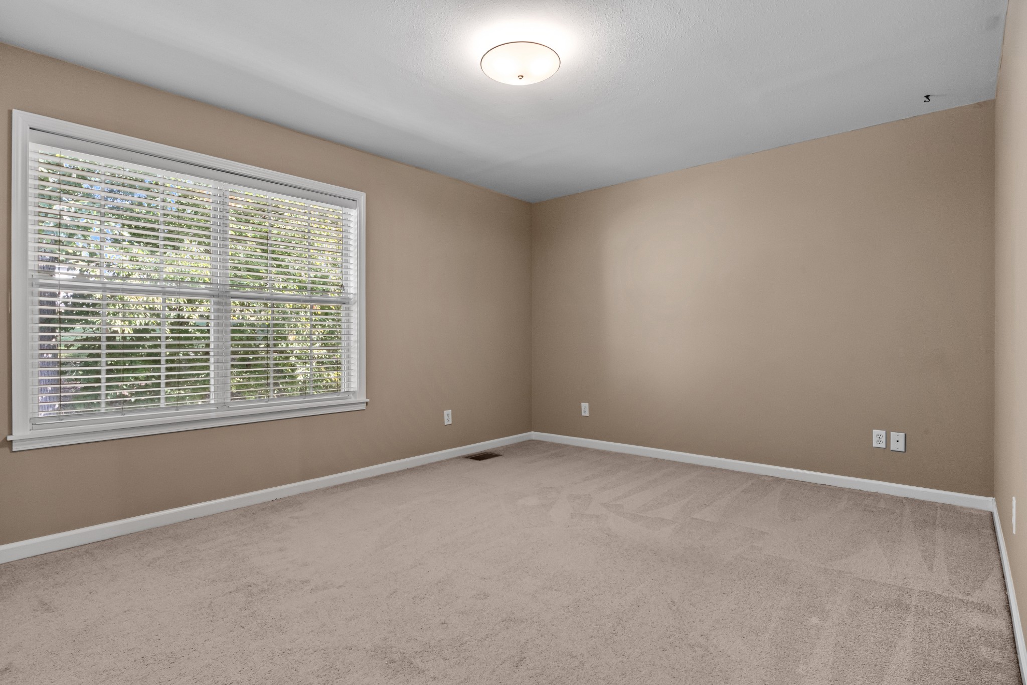 111 Eastdale Ln Property Photo 27