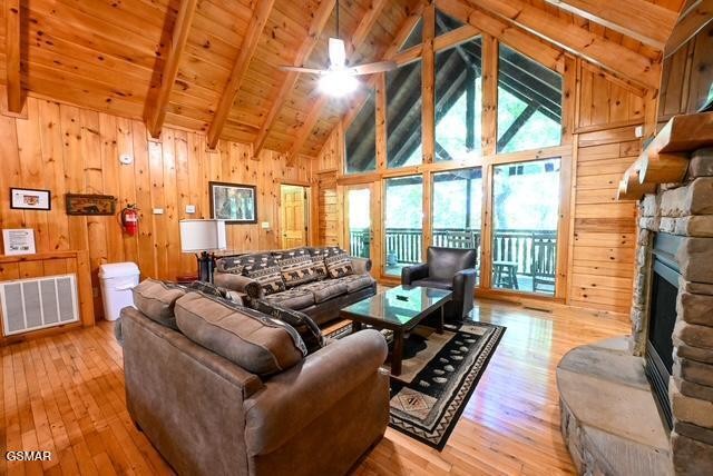 909 Ridgefield Drive Property Photo 2