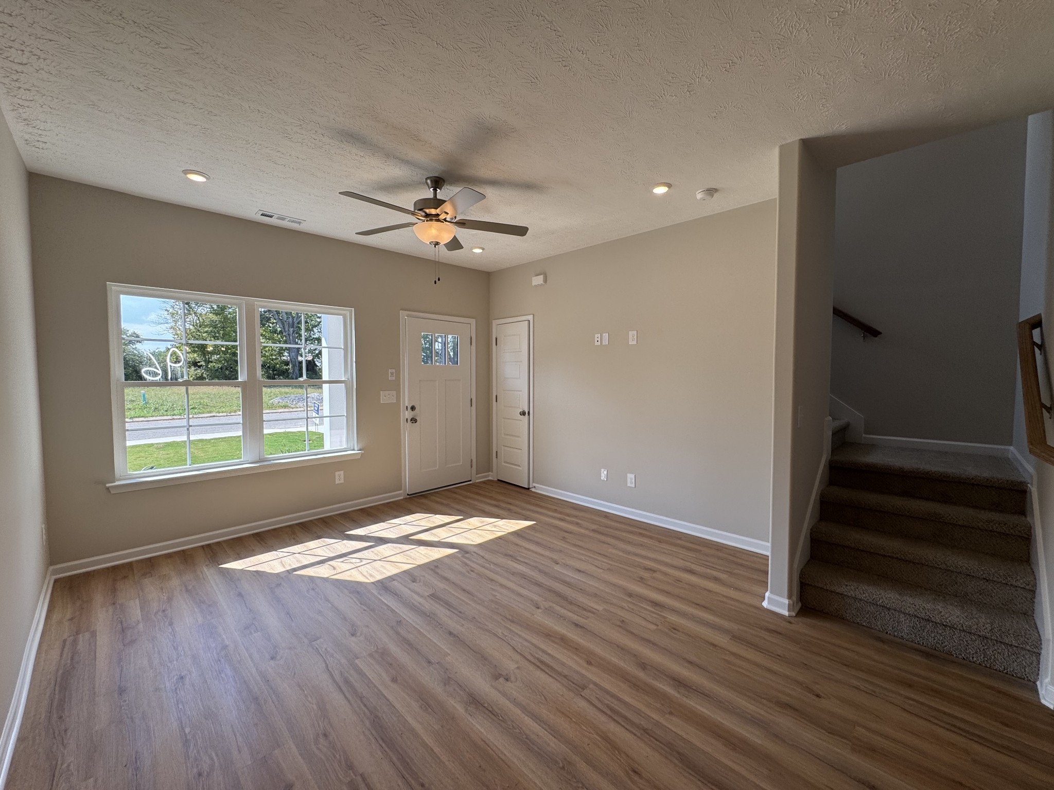 82 Laurel View St Property Photo 3