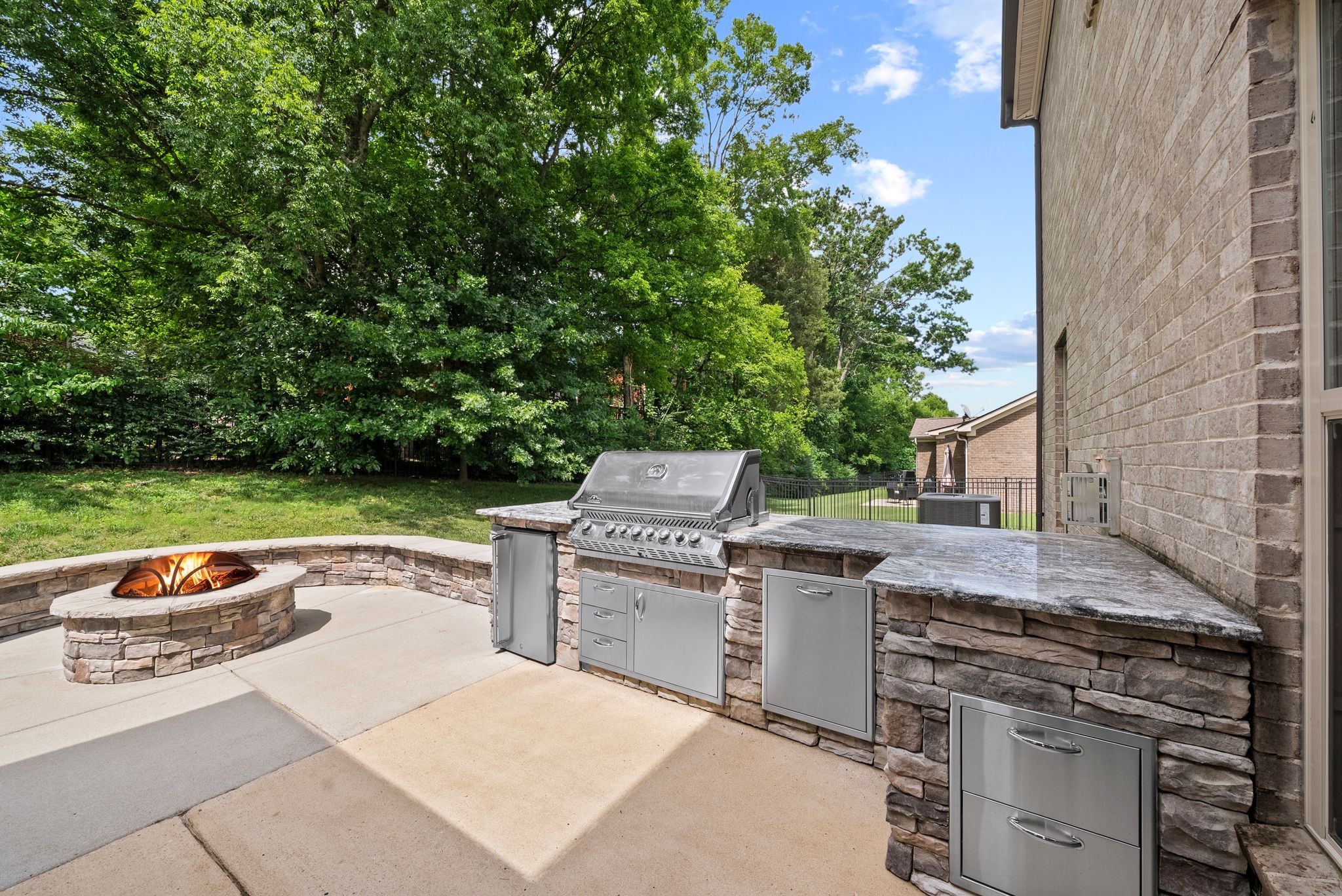 1028 Maleventum Way Property Photo 5