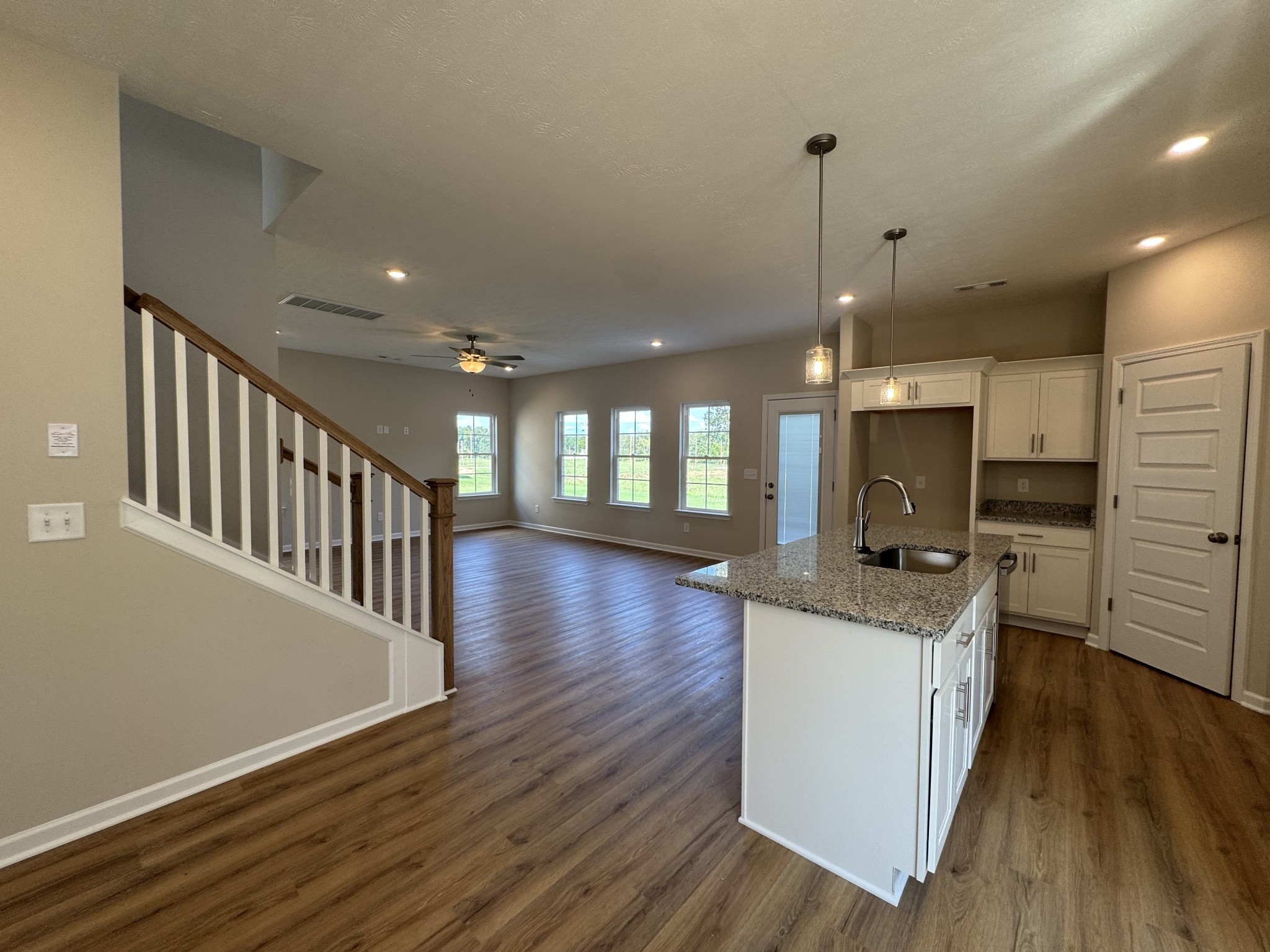 72 Laurel View St Property Photo 5