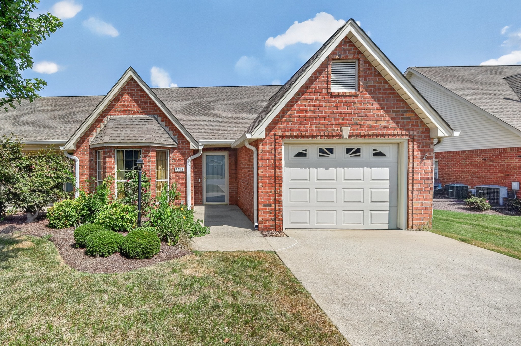 2214 River Rock Xing Property Photo 1