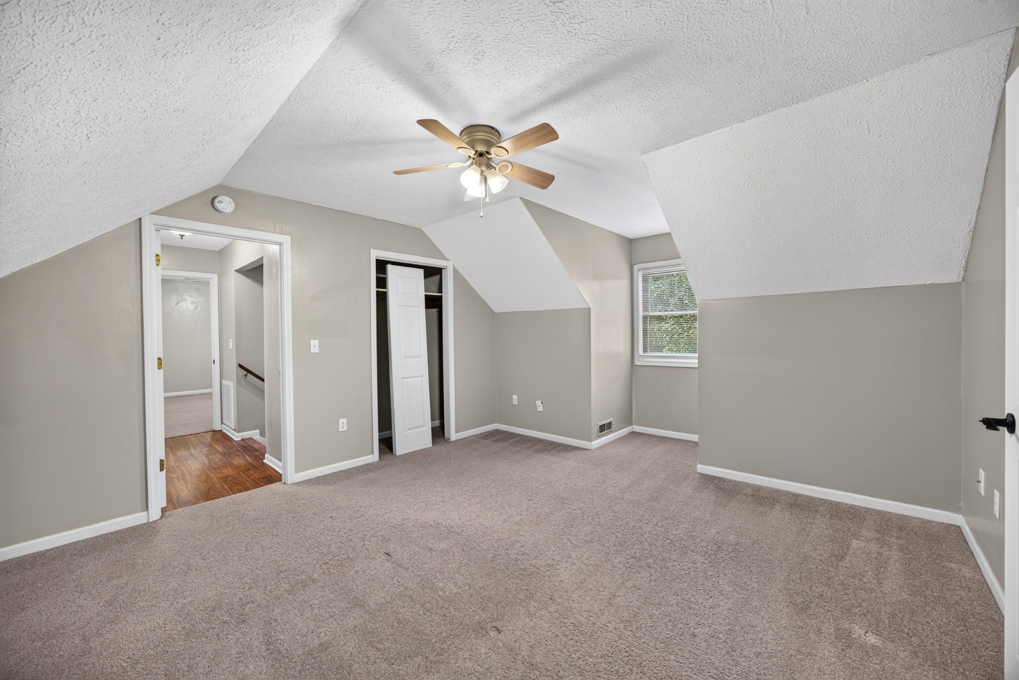 135 Springmont Dr Property Photo 30