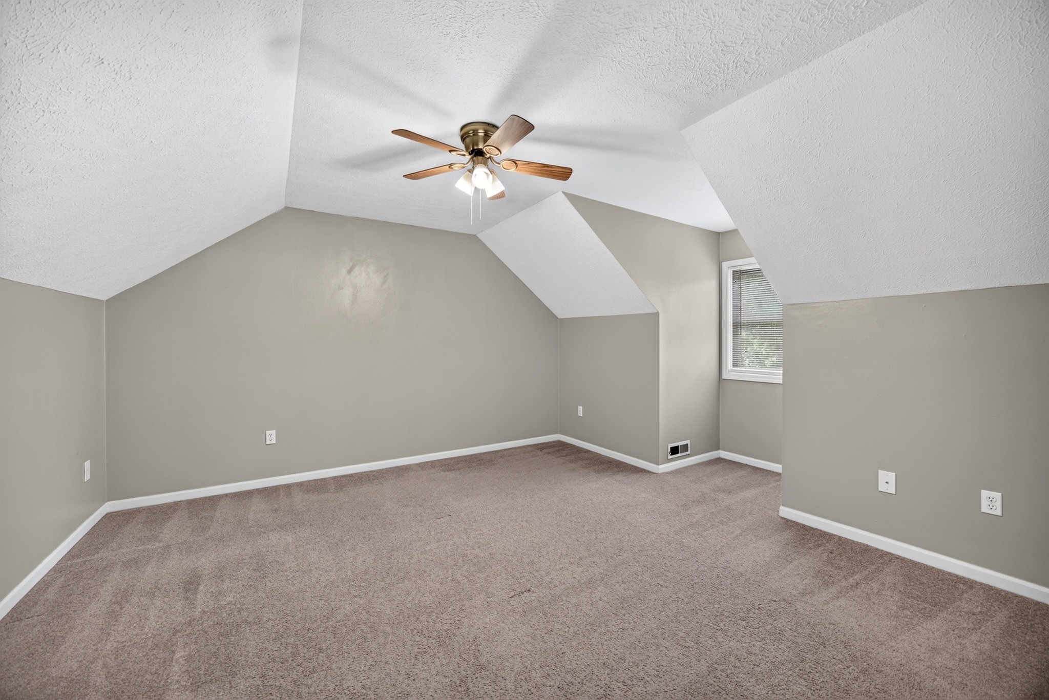 135 Springmont Dr Property Photo 37