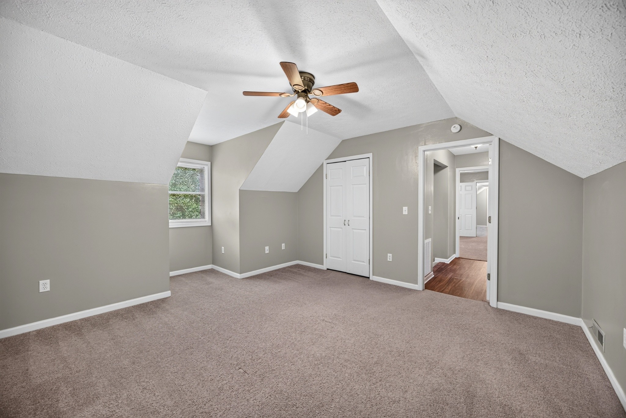 135 Springmont Dr Property Photo 38