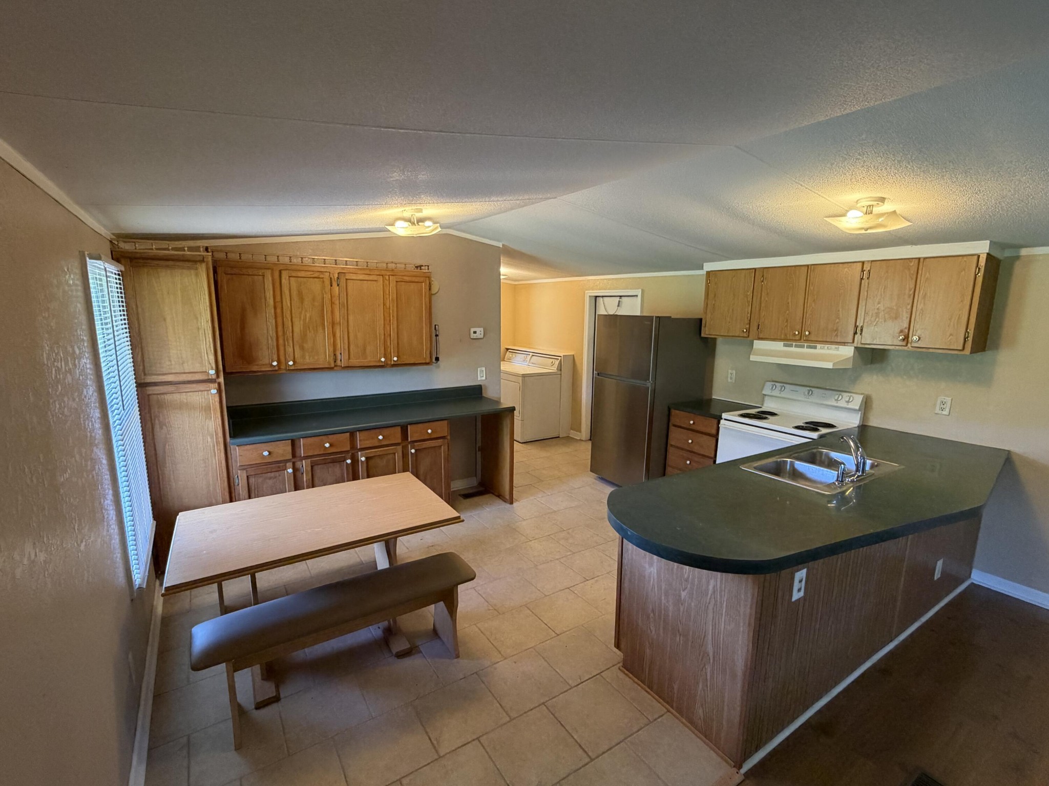 4915 Sweetens Cove Road Property Photo 5