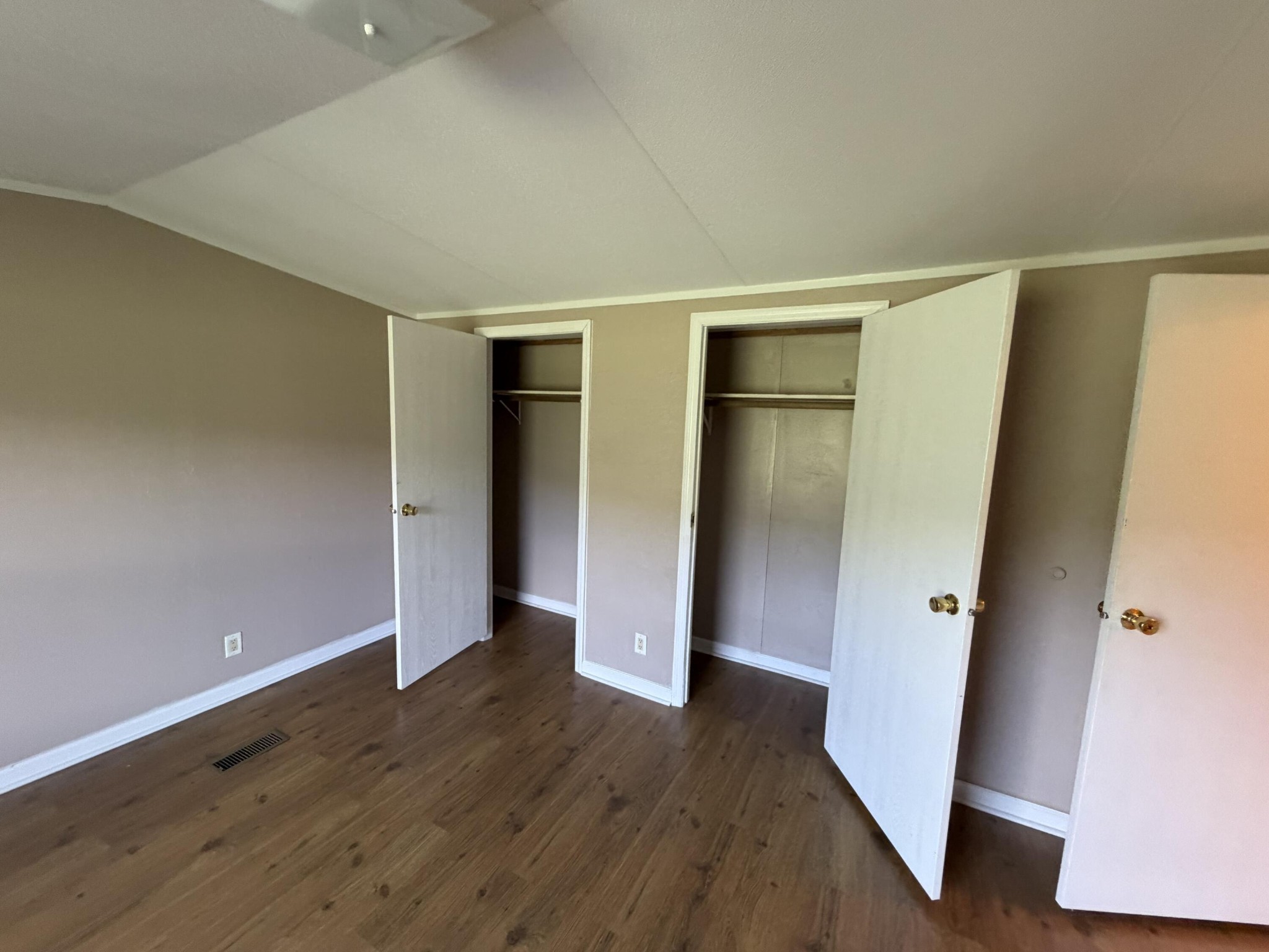4915 Sweetens Cove Road Property Photo 12