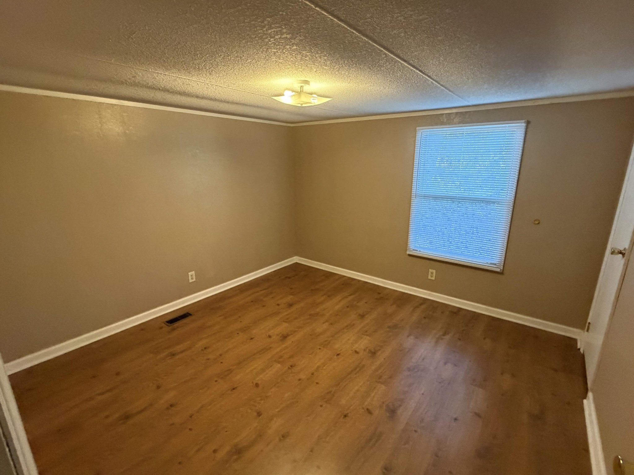 4915 Sweetens Cove Road Property Photo 14