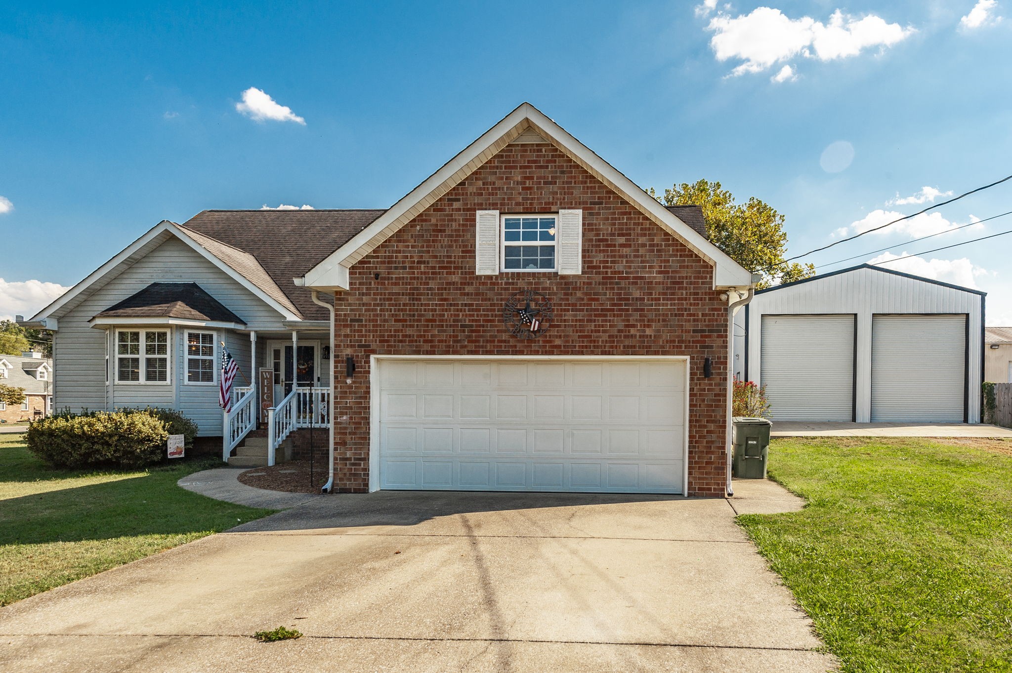 1026 Waters Edge Cir Property Photo 1