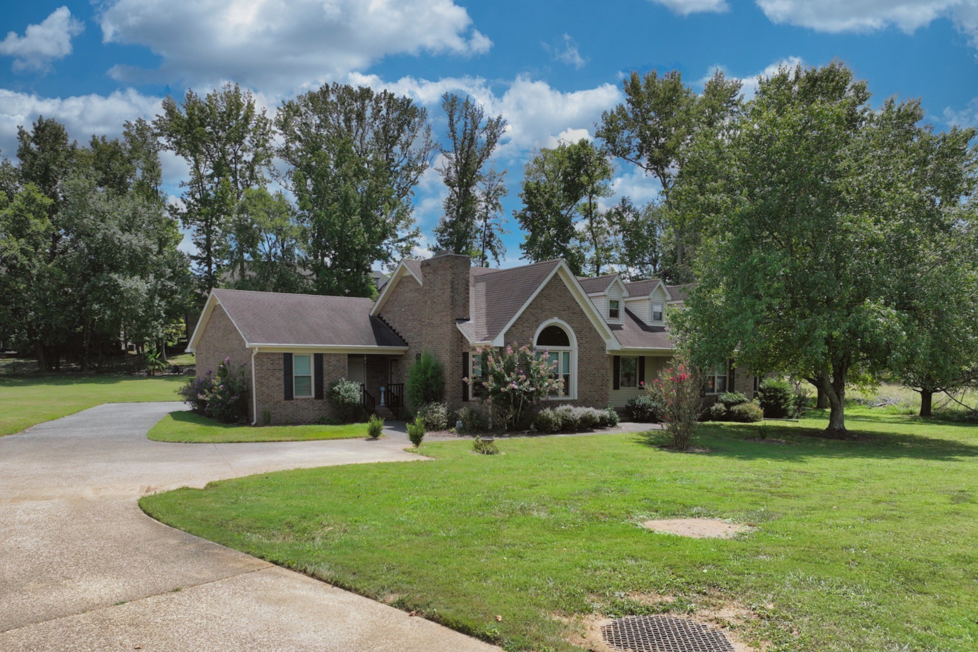210 The Hollows Ct Property Photo 1