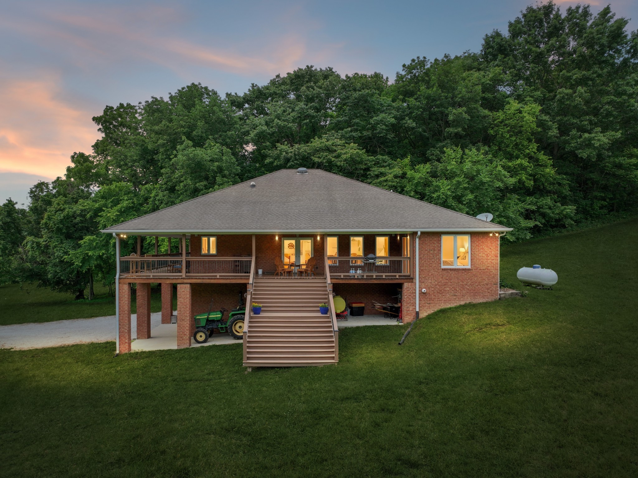574 Hayes Ridge Rd Property Photo 2