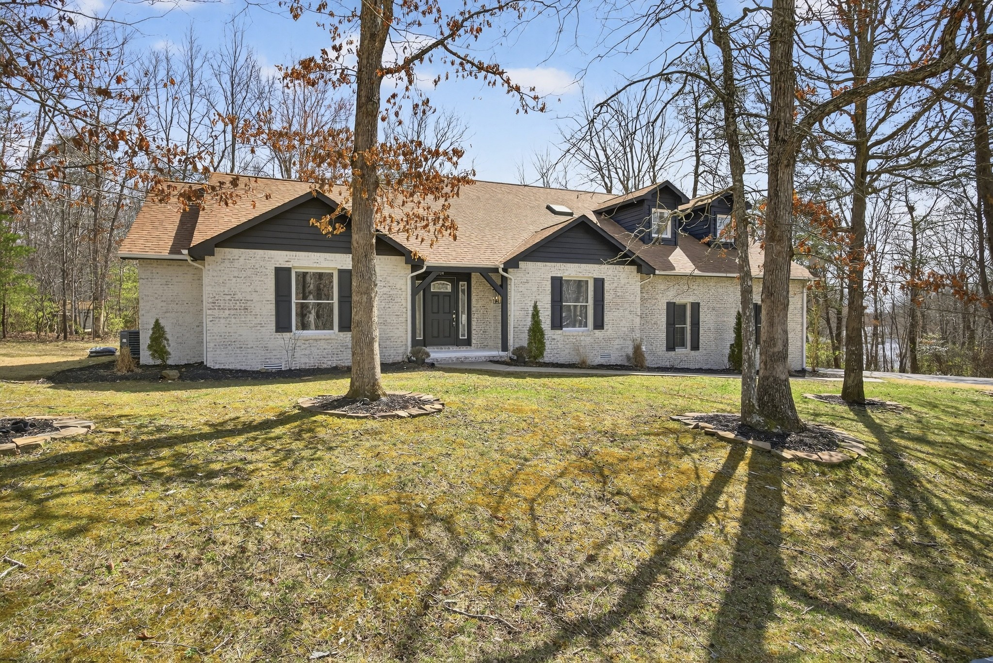 204 Meadowview Dr Property Photo 1