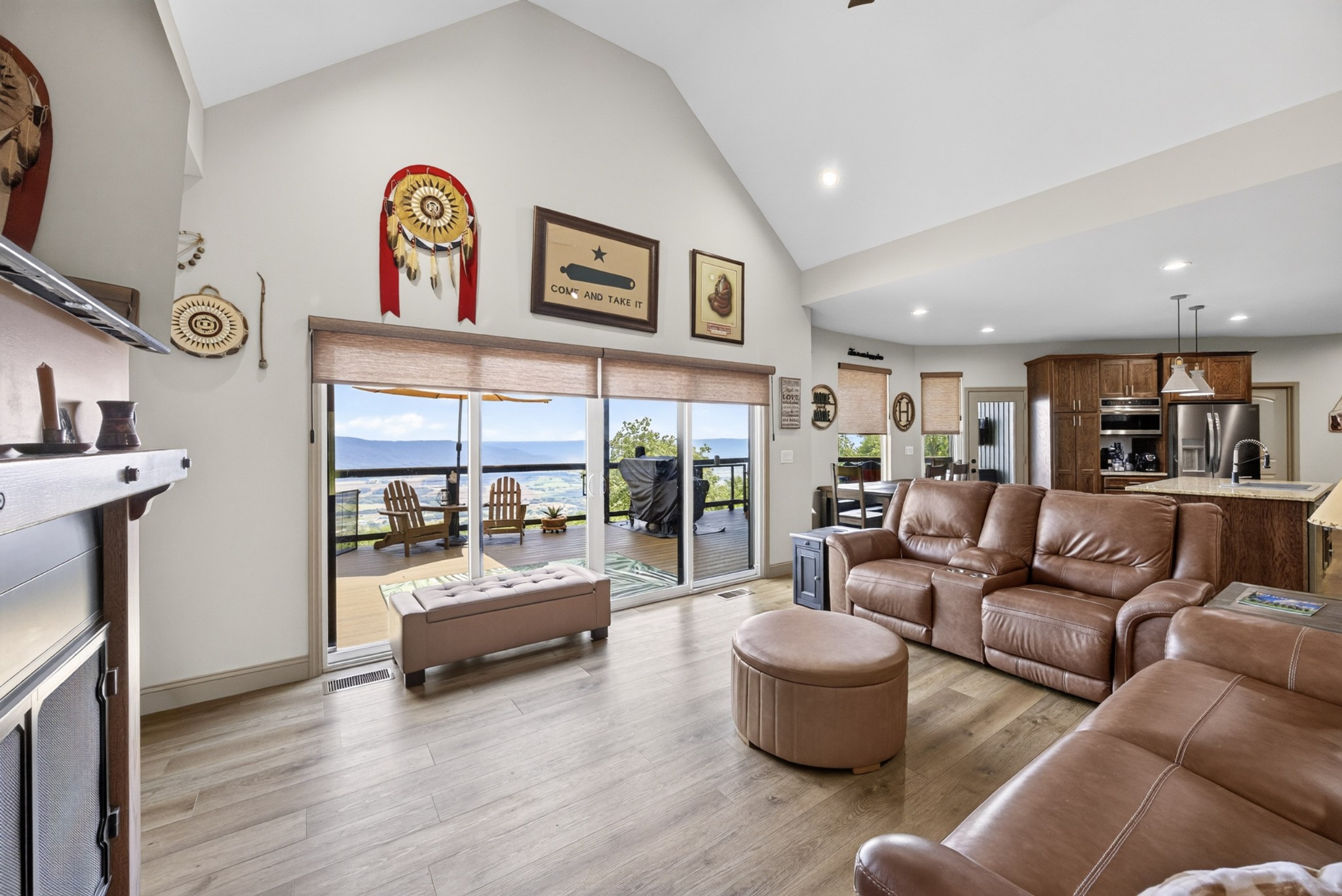 1025 Gray Rock Vw Property Photo 5