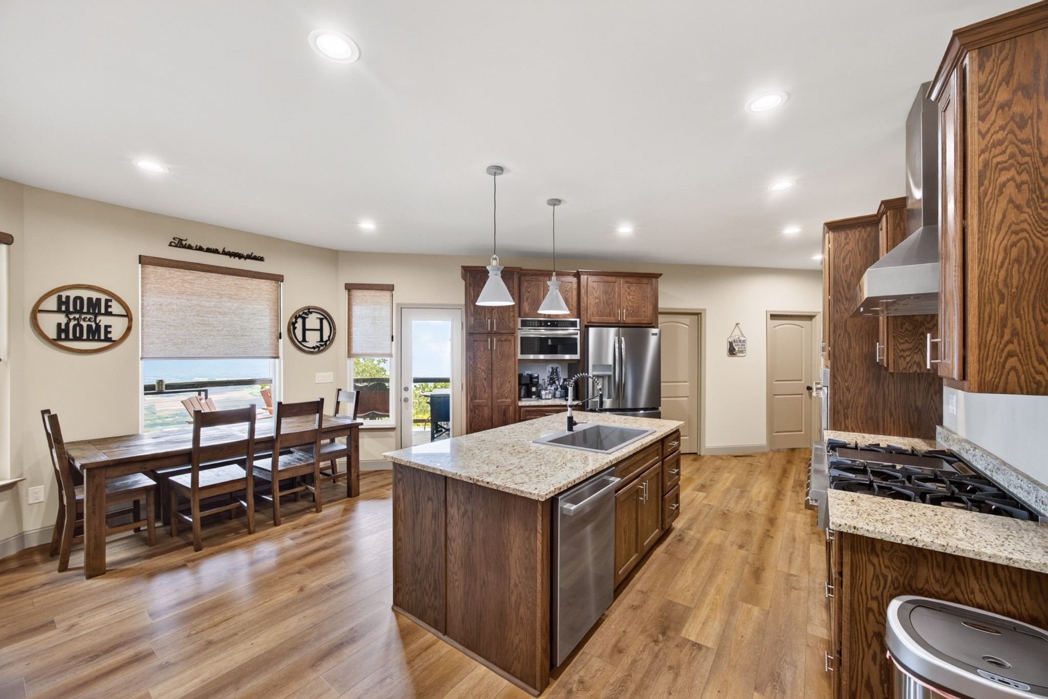 1025 Gray Rock Vw Property Photo 7