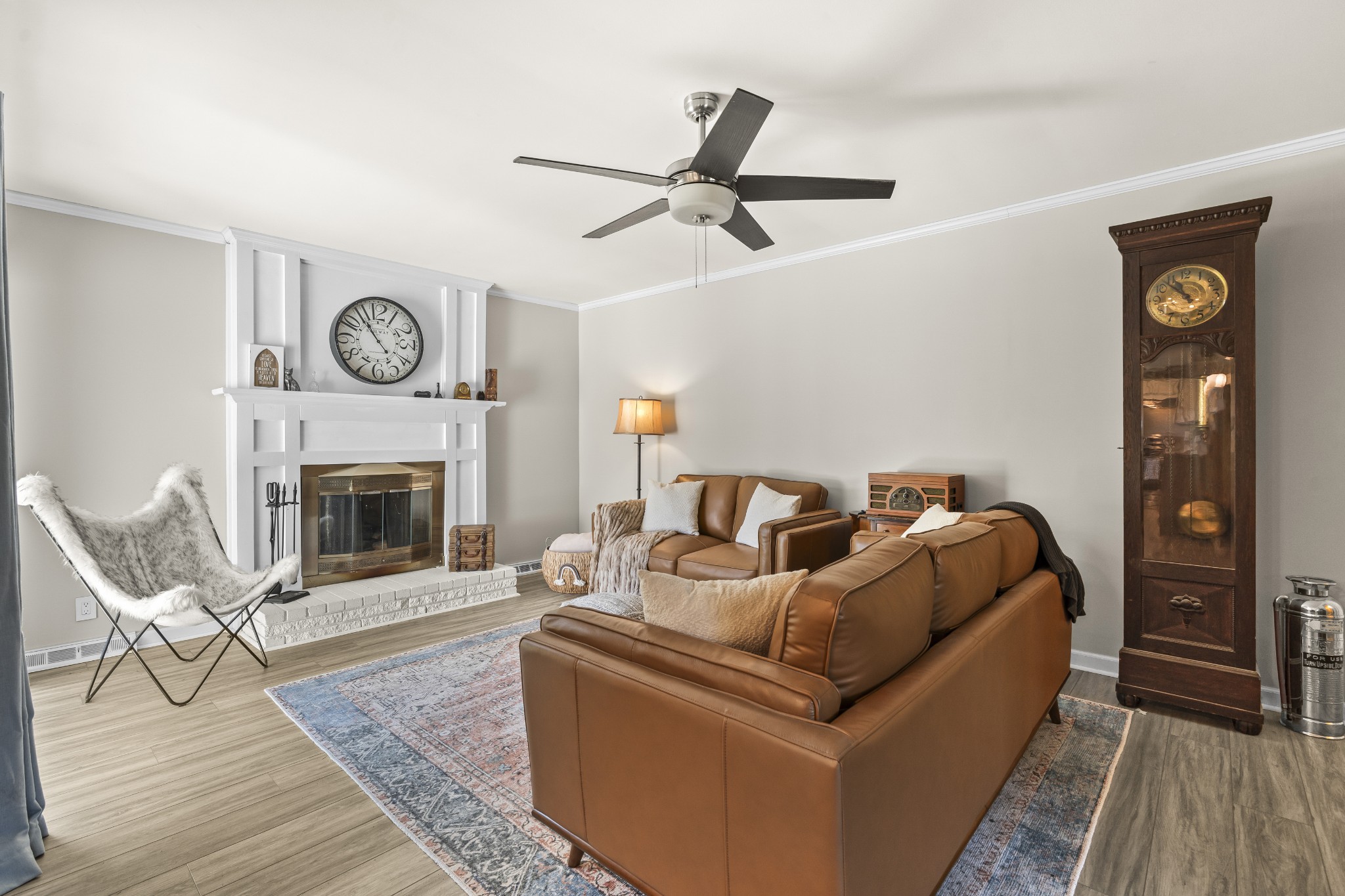 1503 Hillview Dr Property Photo 3
