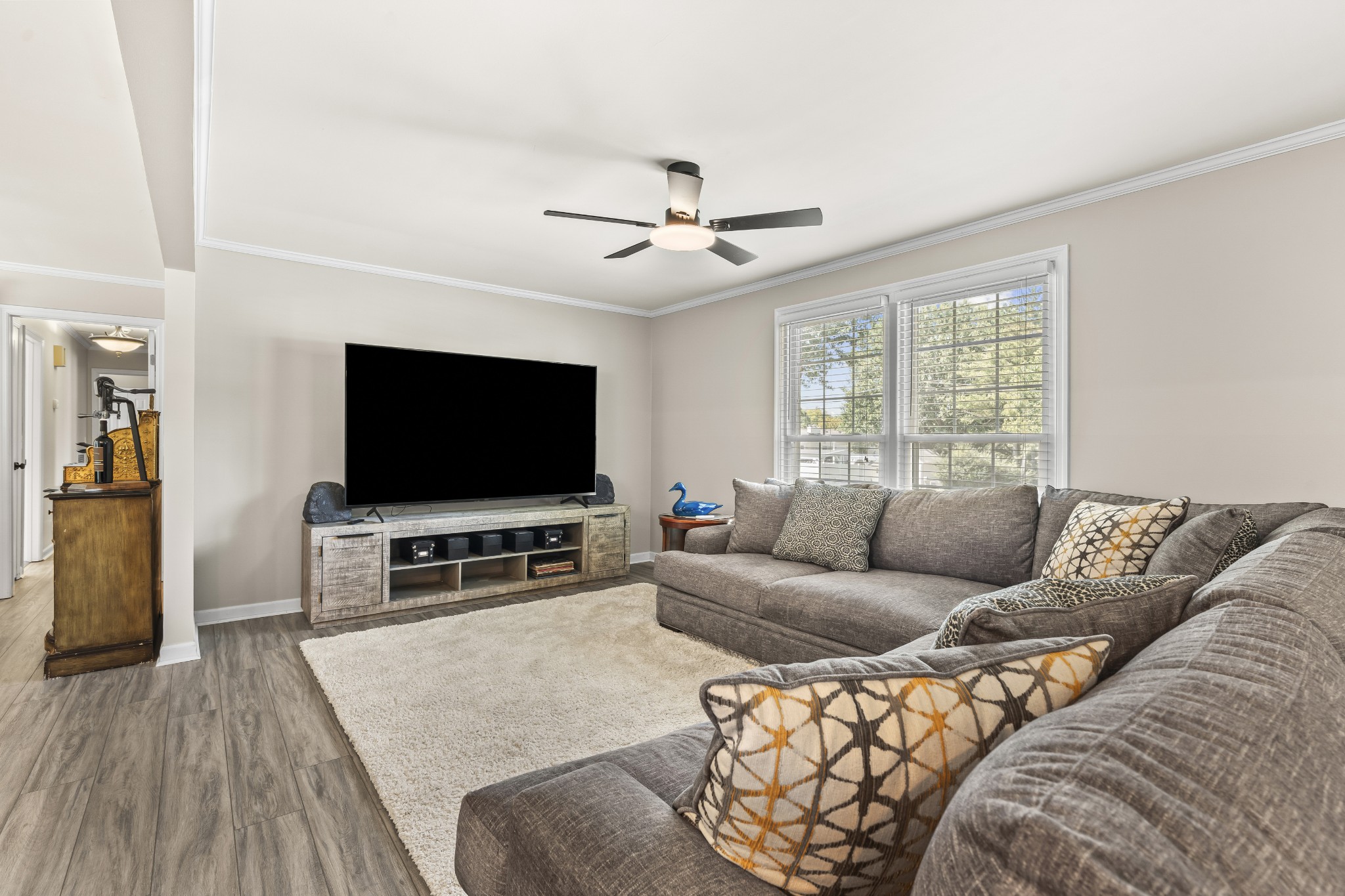 1503 Hillview Dr Property Photo 8