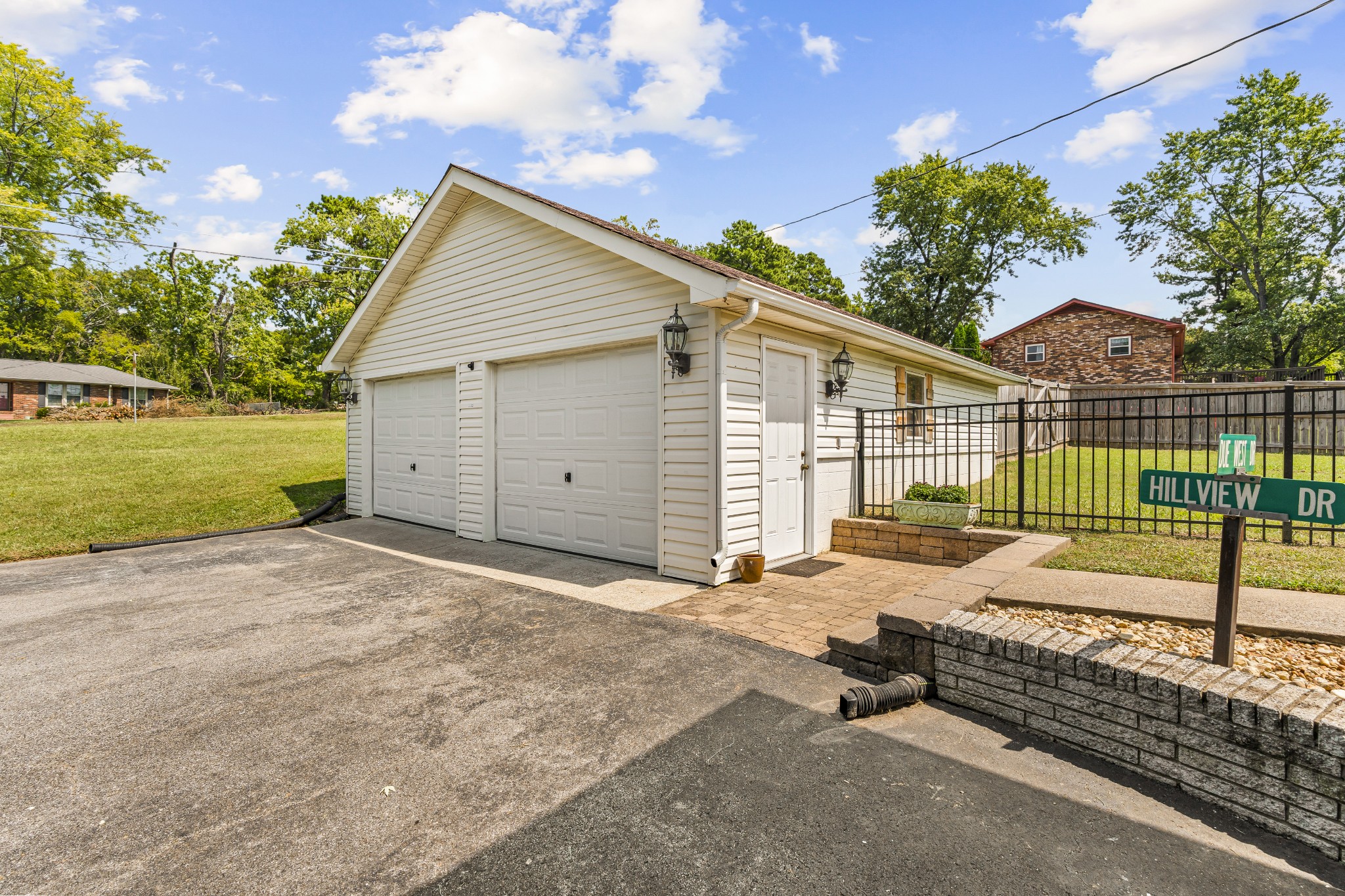 1503 Hillview Dr Property Photo 25