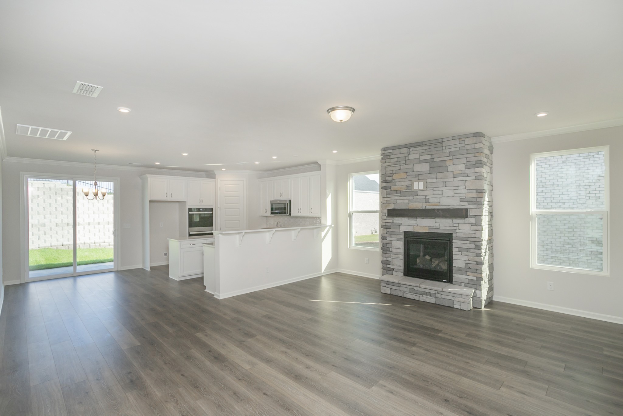 2402 Maywood Court Property Photo 6
