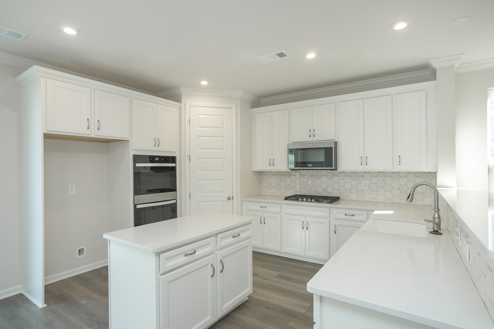 2402 Maywood Court Property Photo 8