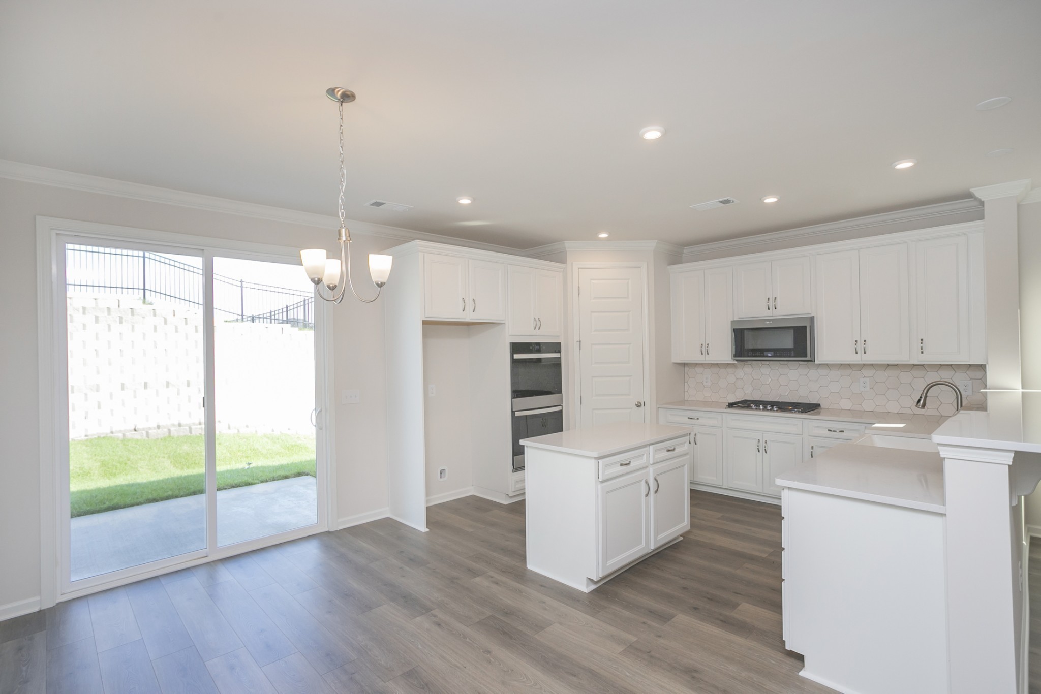 2402 Maywood Court Property Photo 11
