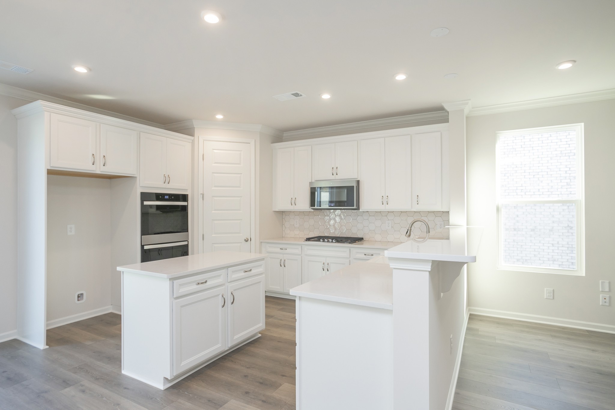 2402 Maywood Court Property Photo 12